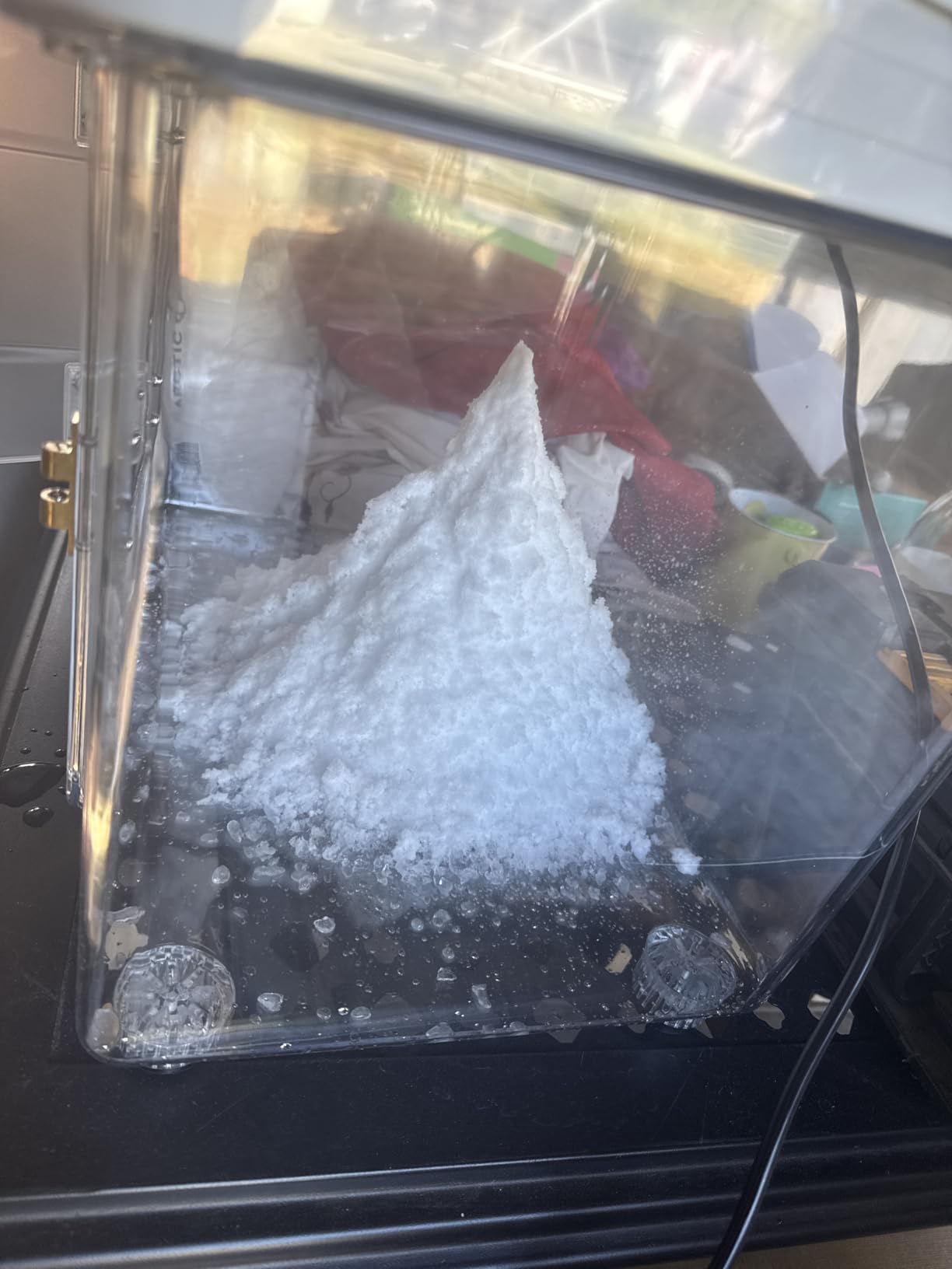 VEVOR 110V Commercial Ice Crusher 661LBS/H, ETL Approved 300W Electric Snow Cone Machine with Dual Blades, Stainless Steel Shaved Ice Machine with Safety On/Off Switch for Family, Restaurants, Bars customer photo 1