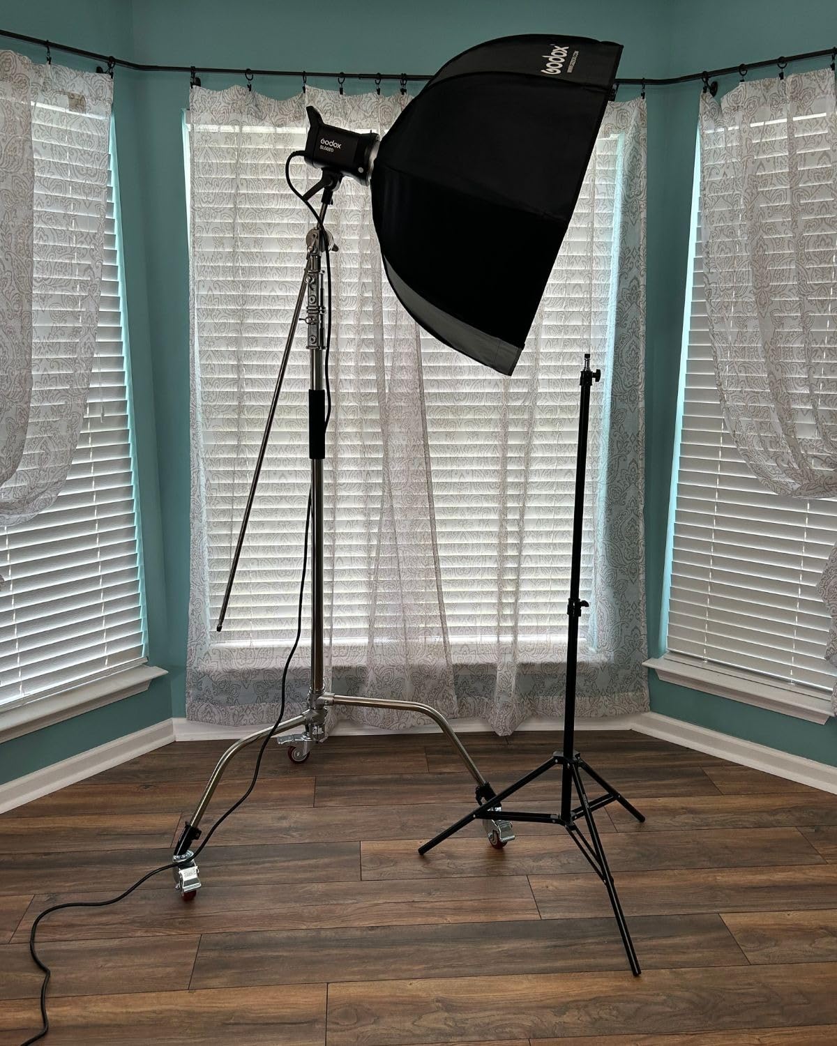 Neewer 10 Feet/3 Meters Adjustable C-Stand Light Stand with 4 Feet/1.2 Meters Extension Boom Arm, 2 Pieces Grip Head and Carry Bag for Photography Studio Video Reflector, Umbrella, Monolight customer photo 1