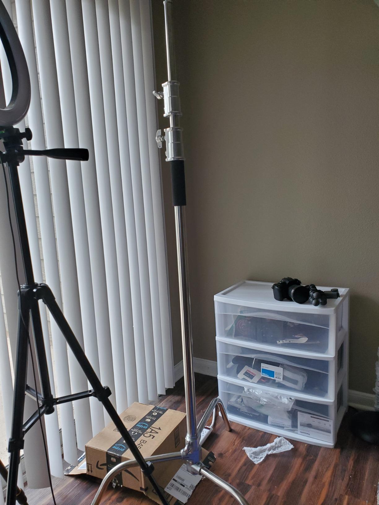 Neewer 10 Feet/3 Meters Adjustable C-Stand Light Stand with 4 Feet/1.2 Meters Extension Boom Arm, 2 Pieces Grip Head and Carry Bag for Photography Studio Video Reflector, Umbrella, Monolight customer photo 2