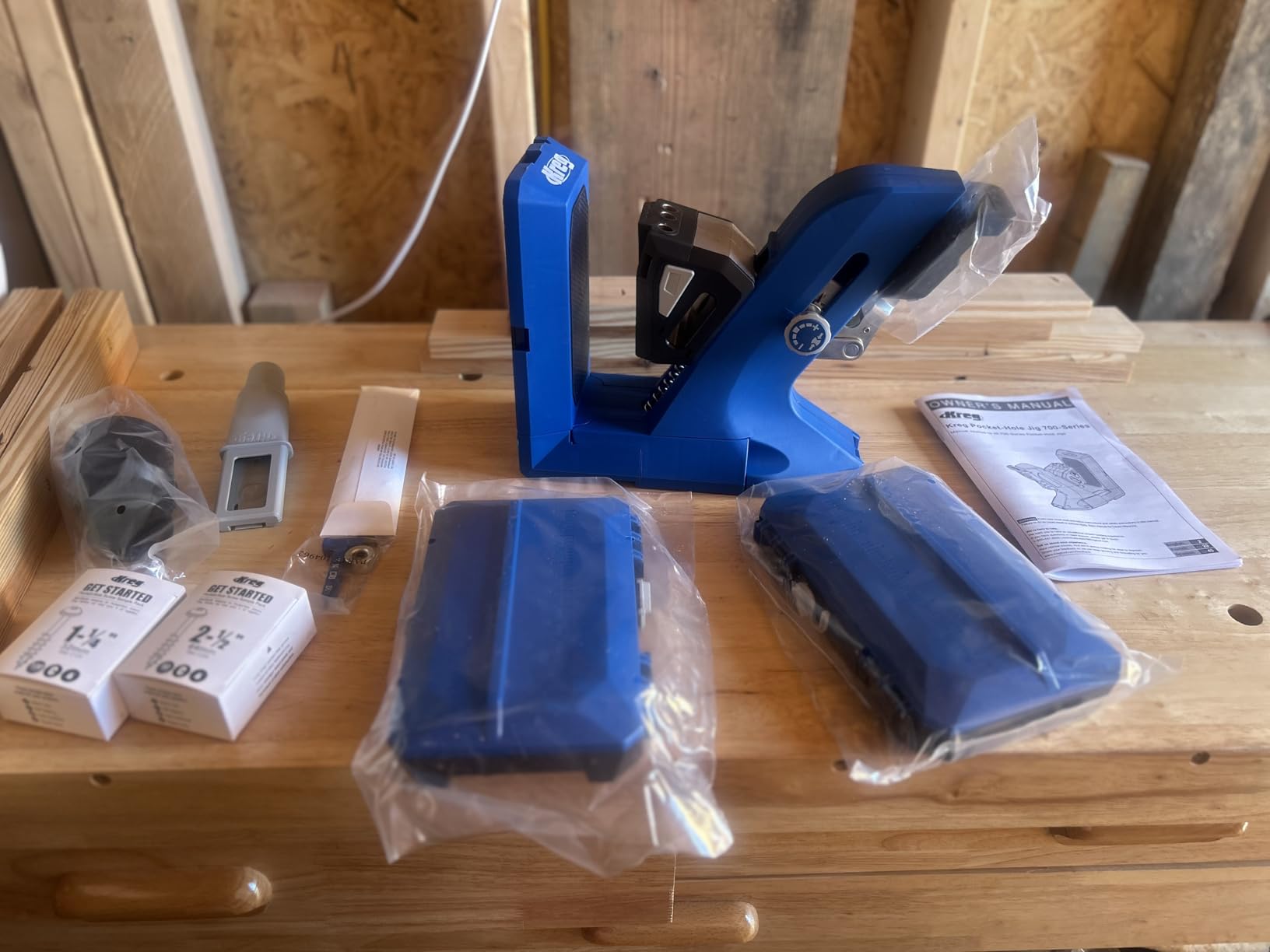 Kreg Pocket-Hole Jig 720PRO, Woodworking Jig, KPHJ720PRO | Easy Clamping and Adjusting, Includes Durable Kreg Pocket-Hole Screws, for Materials 1/2