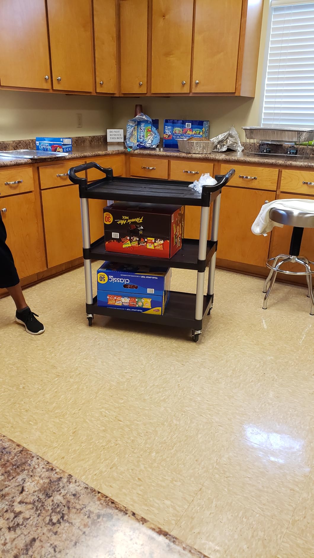 Commercial 3-Shelf Rolling Service Utility Cart | Capacity 390 lbs. | 37
