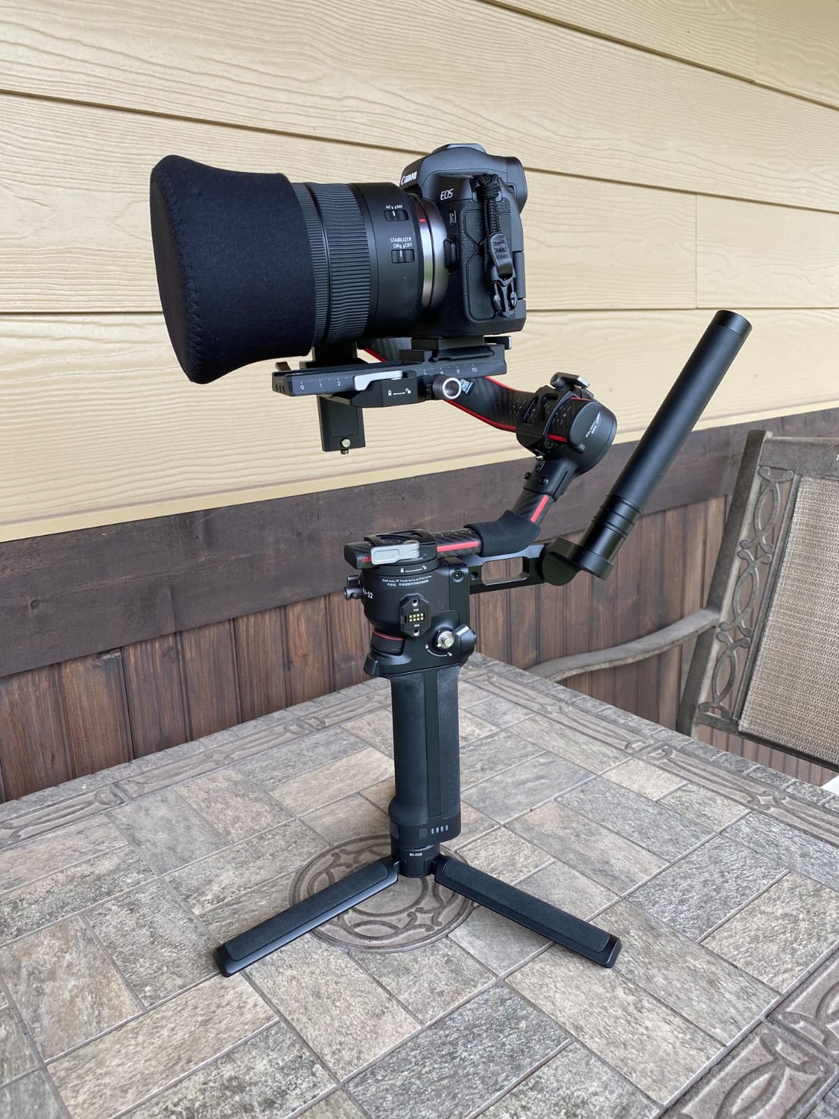 DJI RS 2 - 3-Axis Gimbal Stabilizer for DSLR and Mirrorless Cameras, Nikon, Sony, Panasonic, Canon, Fuji, 10lbs Tested Payload, 1.4