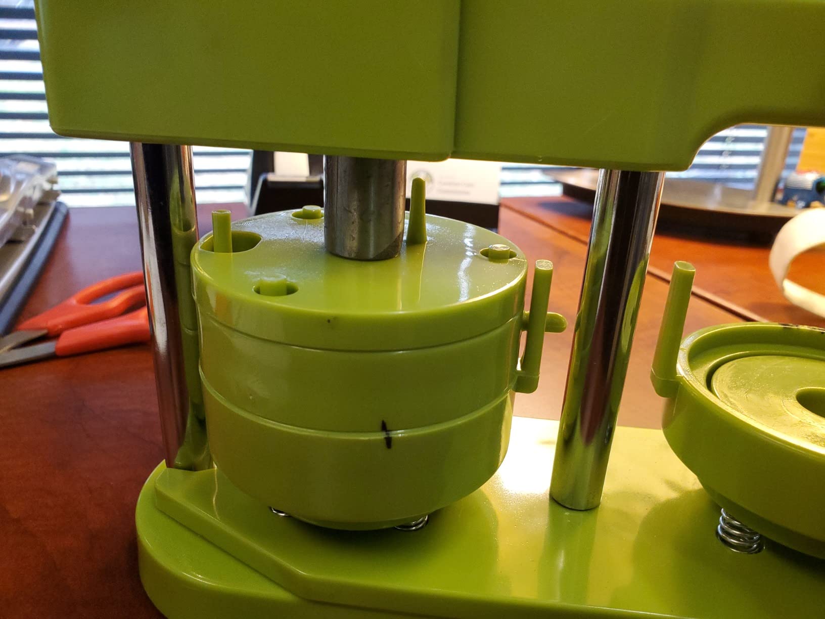 Button Maker Machine 58mm (2.25 in) Installation-Free, DIY Button Pin Maker Machine, Badge Punch Press with Free 100pcs Badge Supplies & Pictures & Circle Cutter customer photo 2