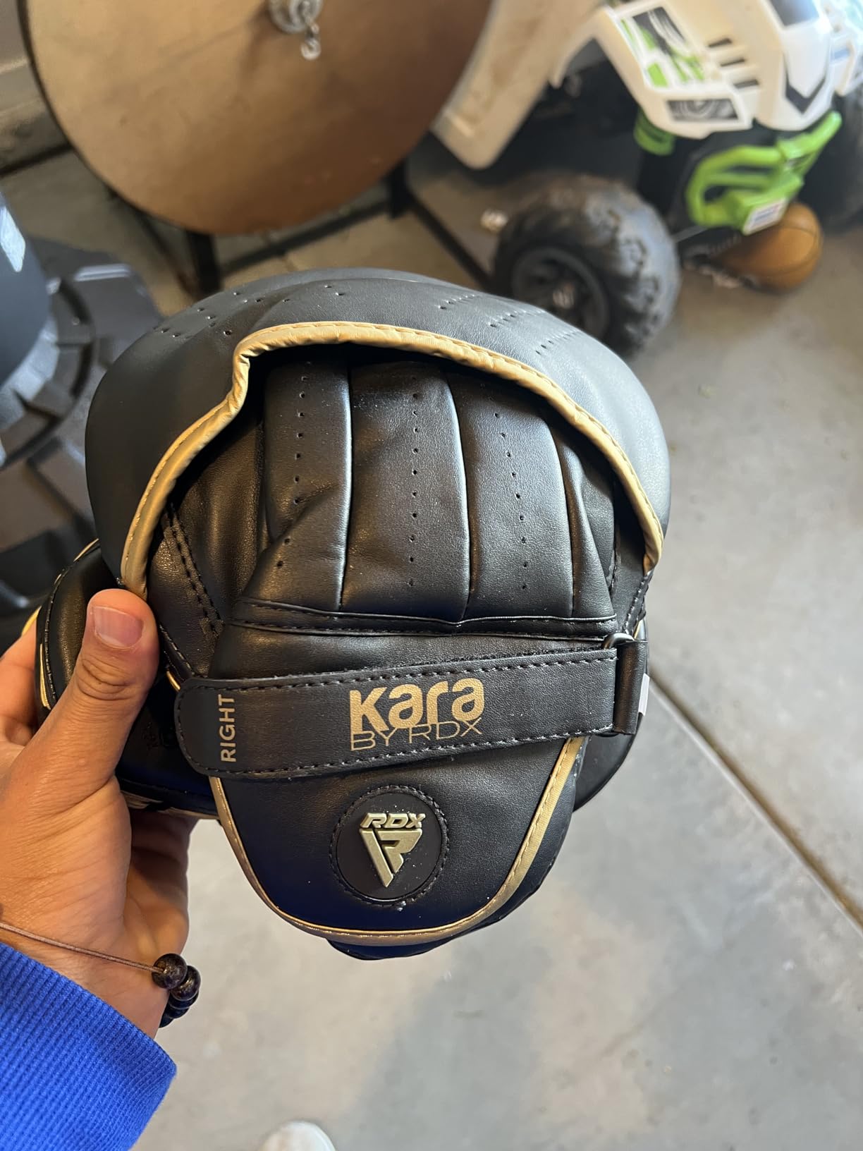 RDX Boxing Pads Curved Focus Mitts, Maya Hide Leather Kara Hook and jab Training Pads, Adjustable Strap Ventilated, MMA Muay Thai Kickboxing Coaching Martial Arts Punching Hand Target Strike Shield customer photo 1