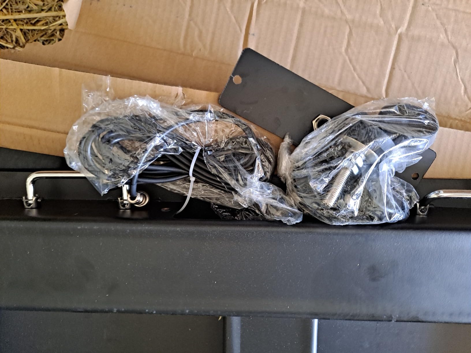 PEC Livestock Scale - Cattle Alleyway Scales with Two Ramps, Animal Weighing Equipment with Large-Sized Animals, 4000x0.5lbs / 86x30 inch customer photo 1