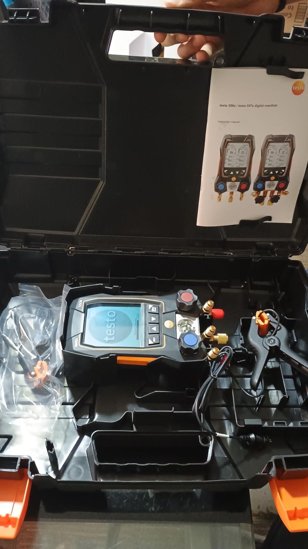 testo 550s AC Manifold Gauge Set - Manifold Gauges HVAC - Incl. 2 Wired Temperature Clamp Probes - Recharge Kit with Superheat, Subcooling For AC, Refrigeration & Heat Pumps - Bluetooth customer photo 1