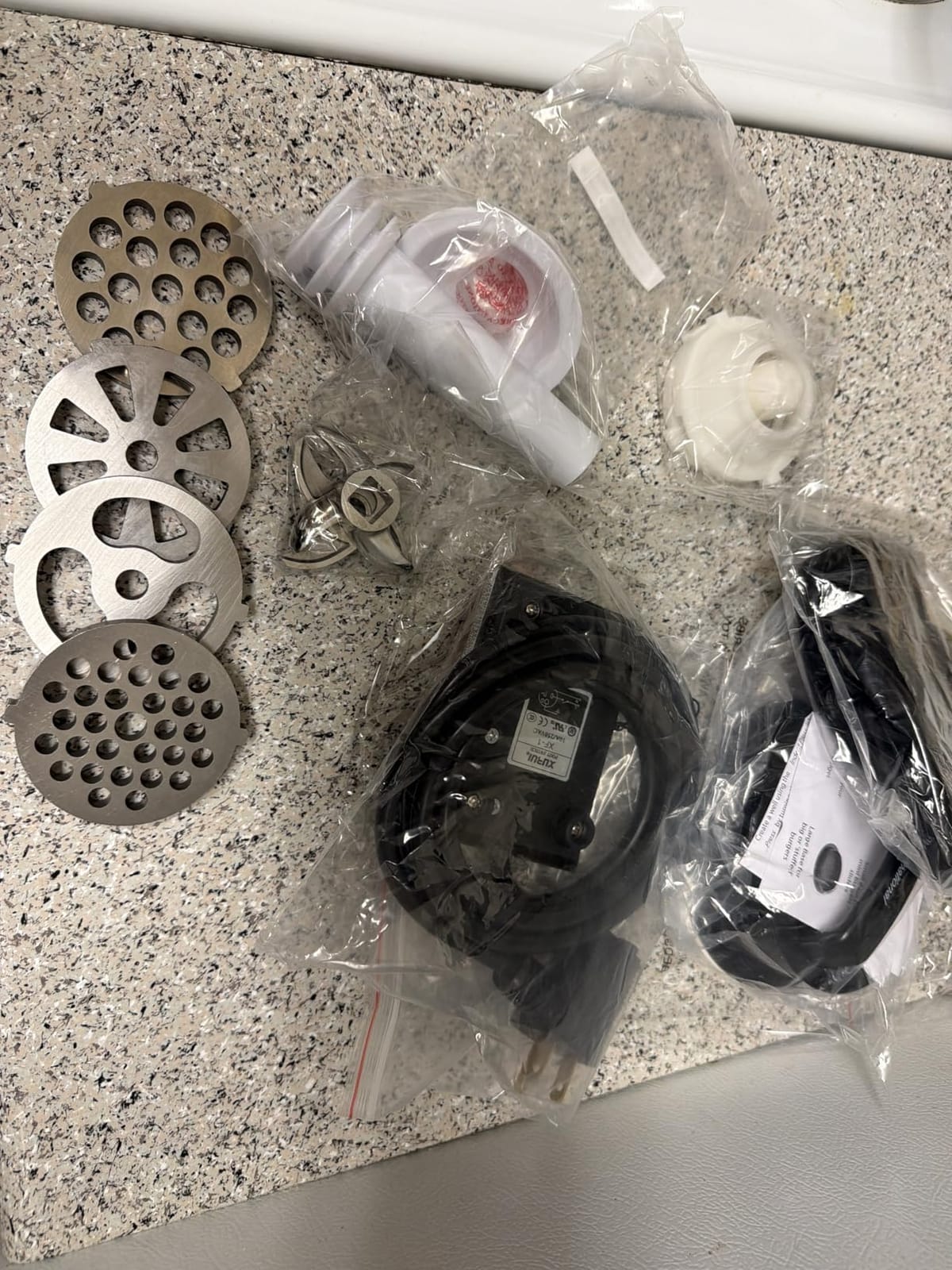 STX International Turboforce 3000 Series 7-in-1 Electric Meat Grinder | 3000W Max | 3-Speed | Foot Pedal | Juicer | 5 Grinding Die | 3 Stainless Steel Blades | Sausage Stuffer | Kubbe Maker & More customer photo 2