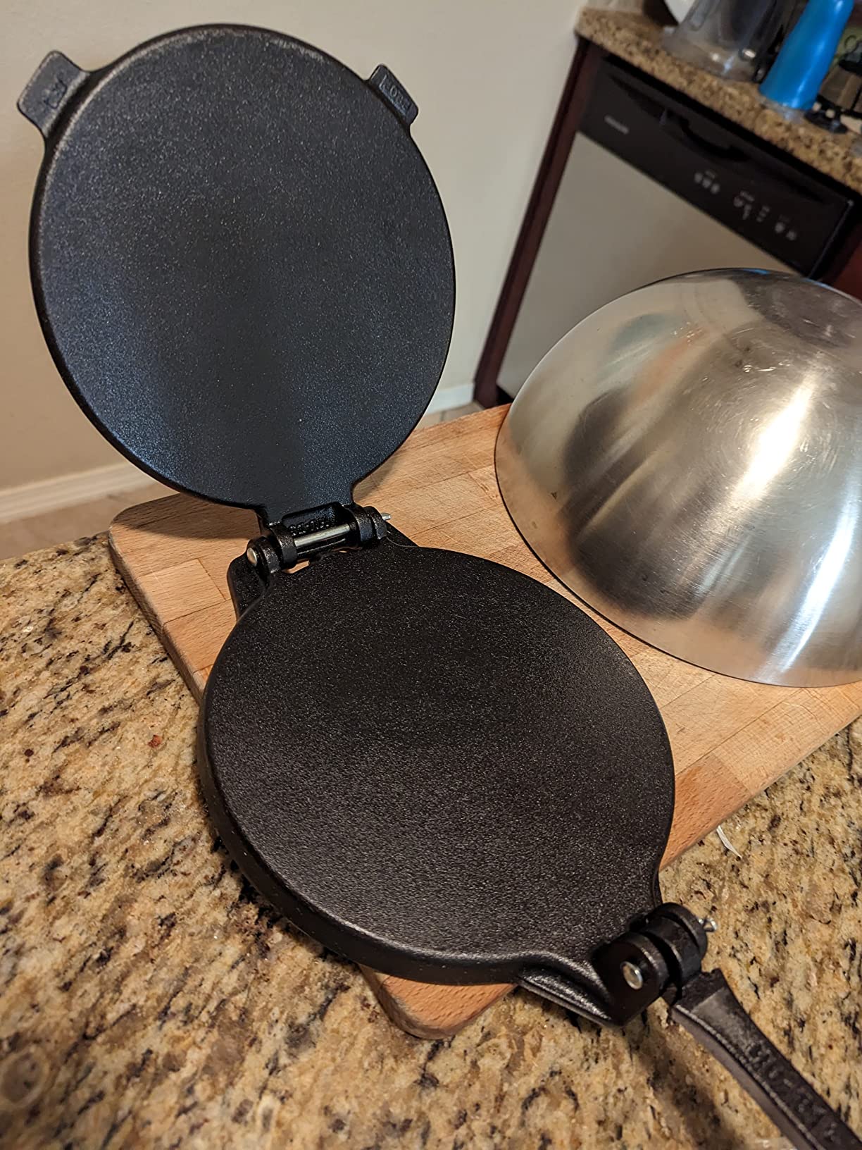 Victoria 10-Inch Cast Iron Tortilla Press HD Spherrous Iron | Commercial-Grade, Roti Press, Pataconera, Seasoned with Flaxseed Oil, Made in Colombia customer photo 1