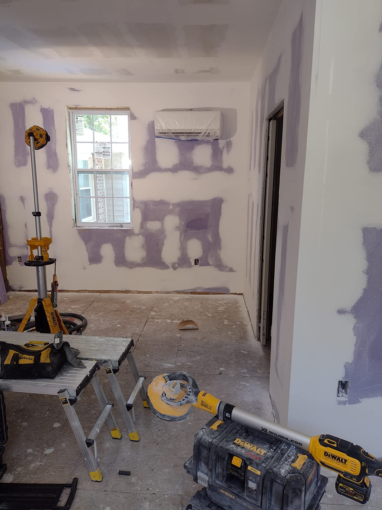 DEWALT 20V MAX Cordless Drywall Sander, Tool Only (DCE800B) customer photo 2