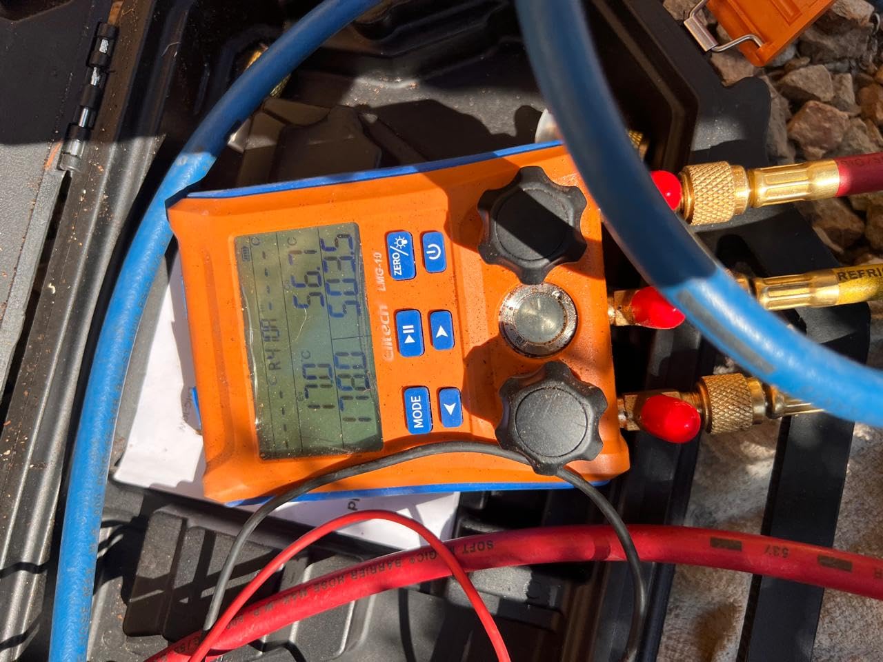 Elitech LMG-10 2-Way HVAC Manifold with Wired Temp Clamps - Wired reliability, Instant dual-temp reading, Rugged field-use design customer photo 2