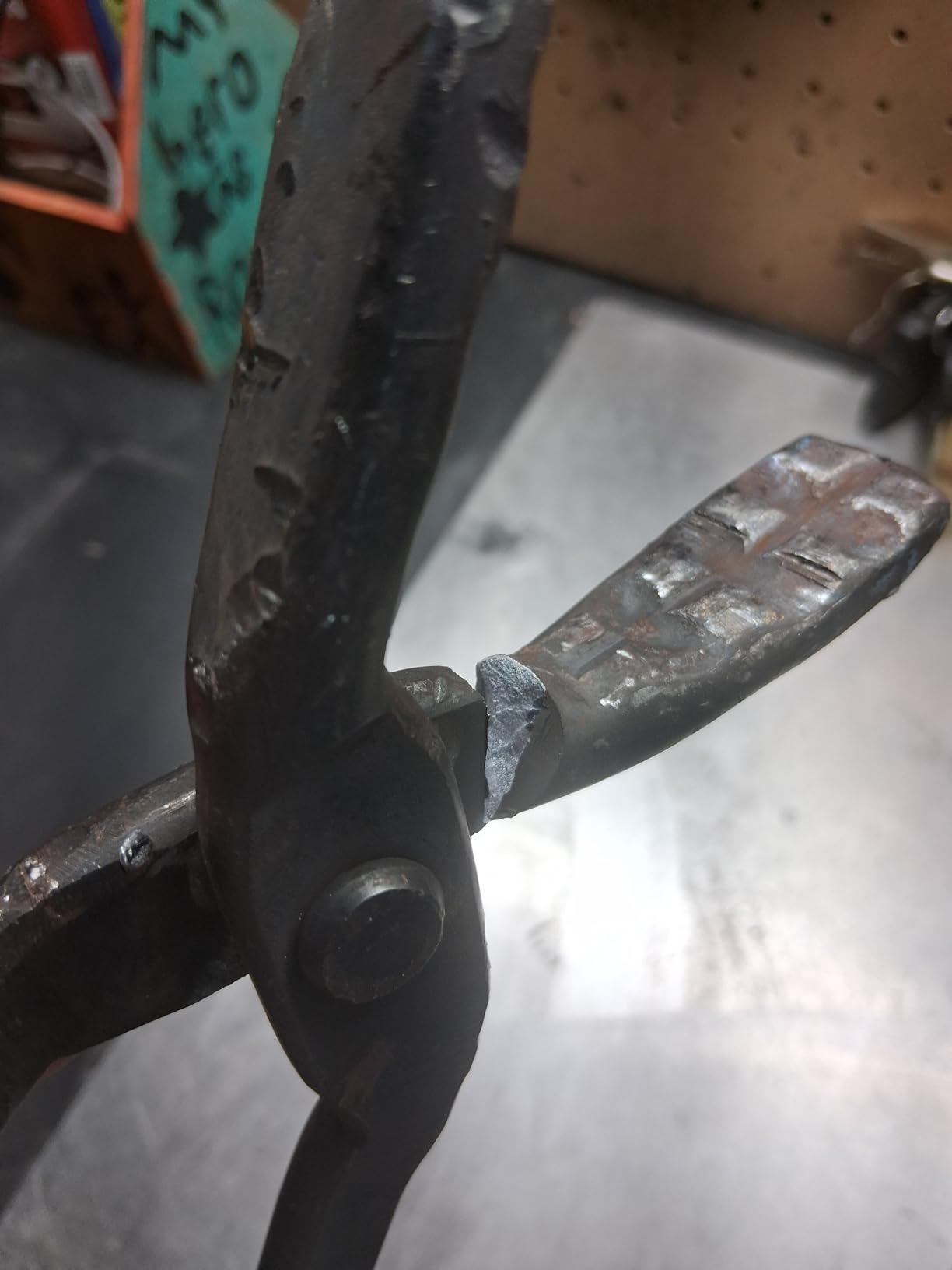 Blacksmith Tongs Wolf Jaw Blacksmithing Tool for Beginner & Professional Blacksmiths Bladesmiths & Craftsmen (15 in) customer photo 2
