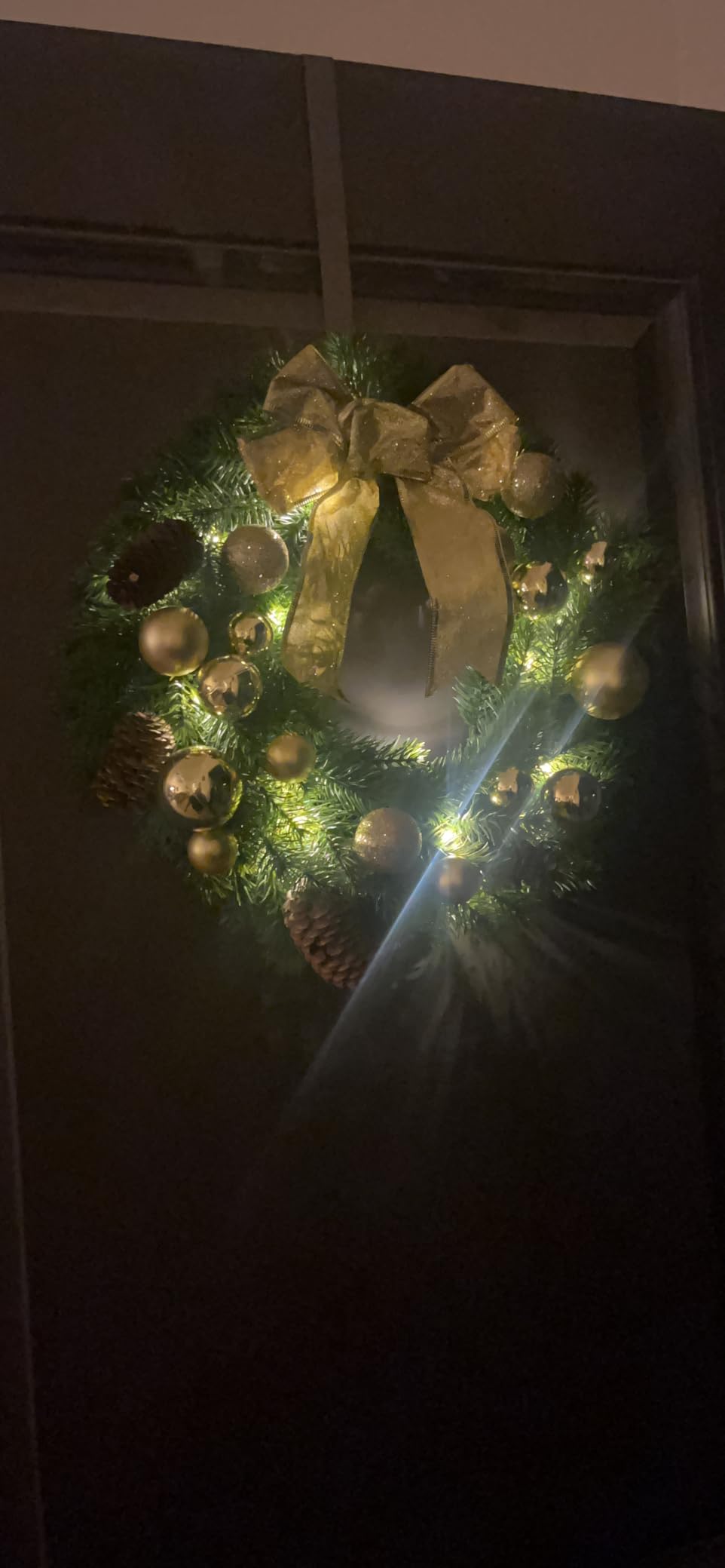 Lighted Christmas Wreath with Metal Hanger, Pre-lit Xmas Wreath with Large Golden Bow & Balls, Battery Operated with 40 LEDs Lights, for Front Door Gate Wall Christmas Party Decorations customer photo 2
