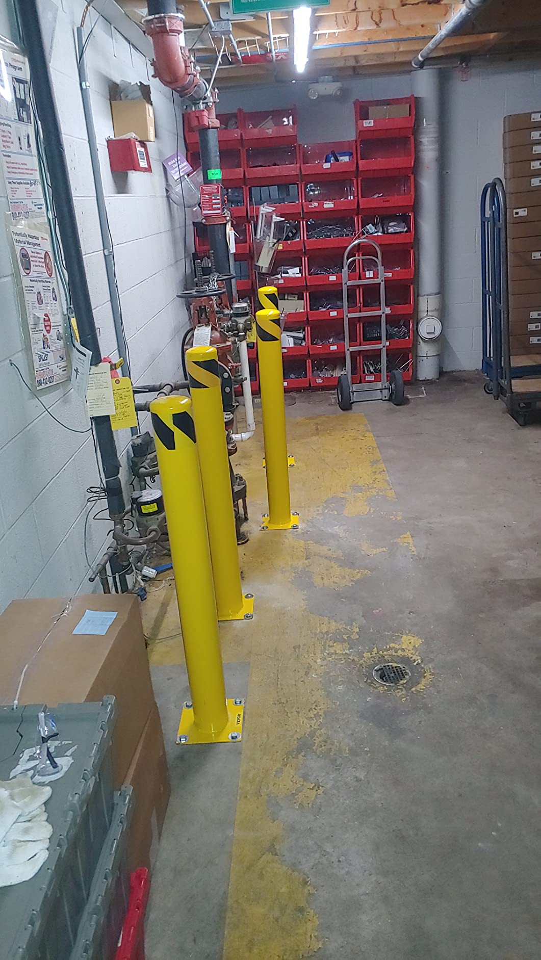 VEVOR Safety Bollard, 42 Inch Height Bollard Post, 4.5 Inch Diameter Steel Pipe Safety Bollard Post, Yellow Steel Bollard, Steel Safety Bollard with 8 Anchor Bolts, Perfect for Traffic-Sensitive Area customer photo 1