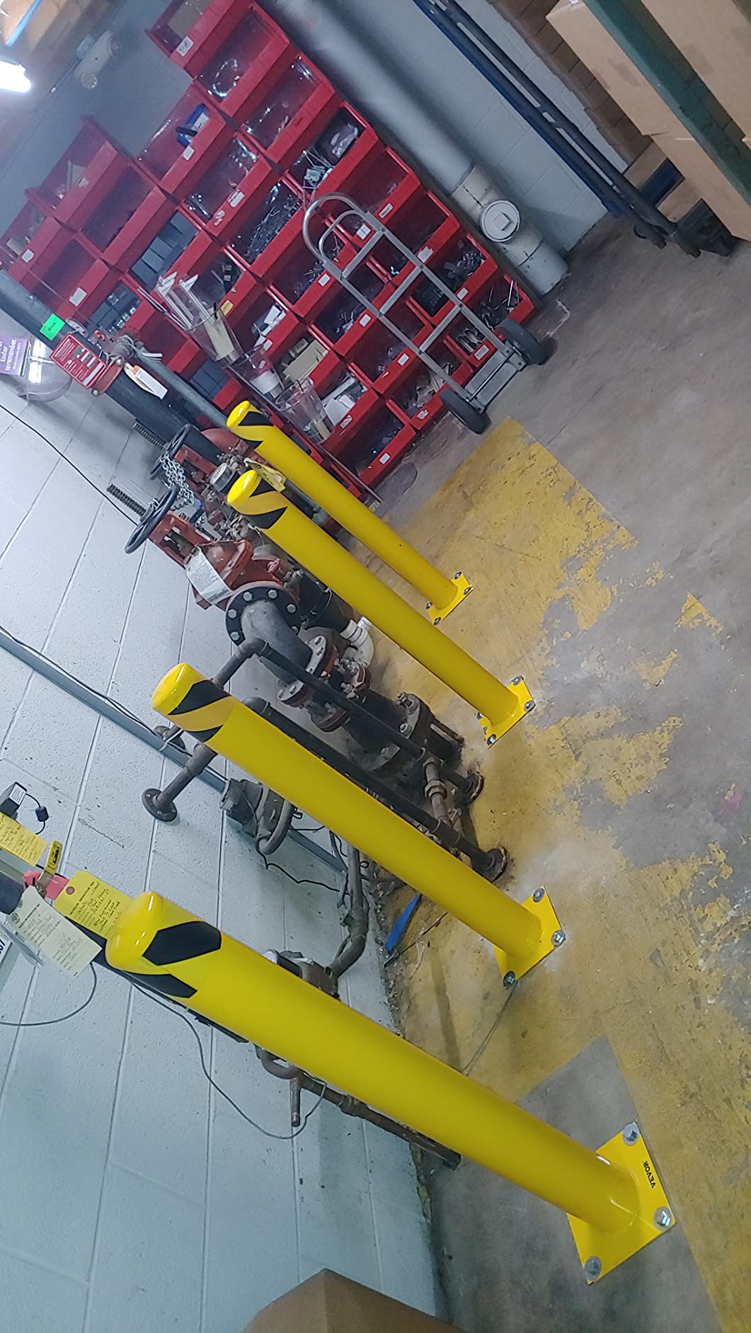 VEVOR Safety Bollard, 36 Inch Height Bollard Post, 4.5 Inch Diameter Steel Pipe Safety Bollard Post, Yellow Steel Bollard, Steel Safety Bollard with 8 Anchor Bolts, Perfect for Traffic-Sensitive Area customer photo 2