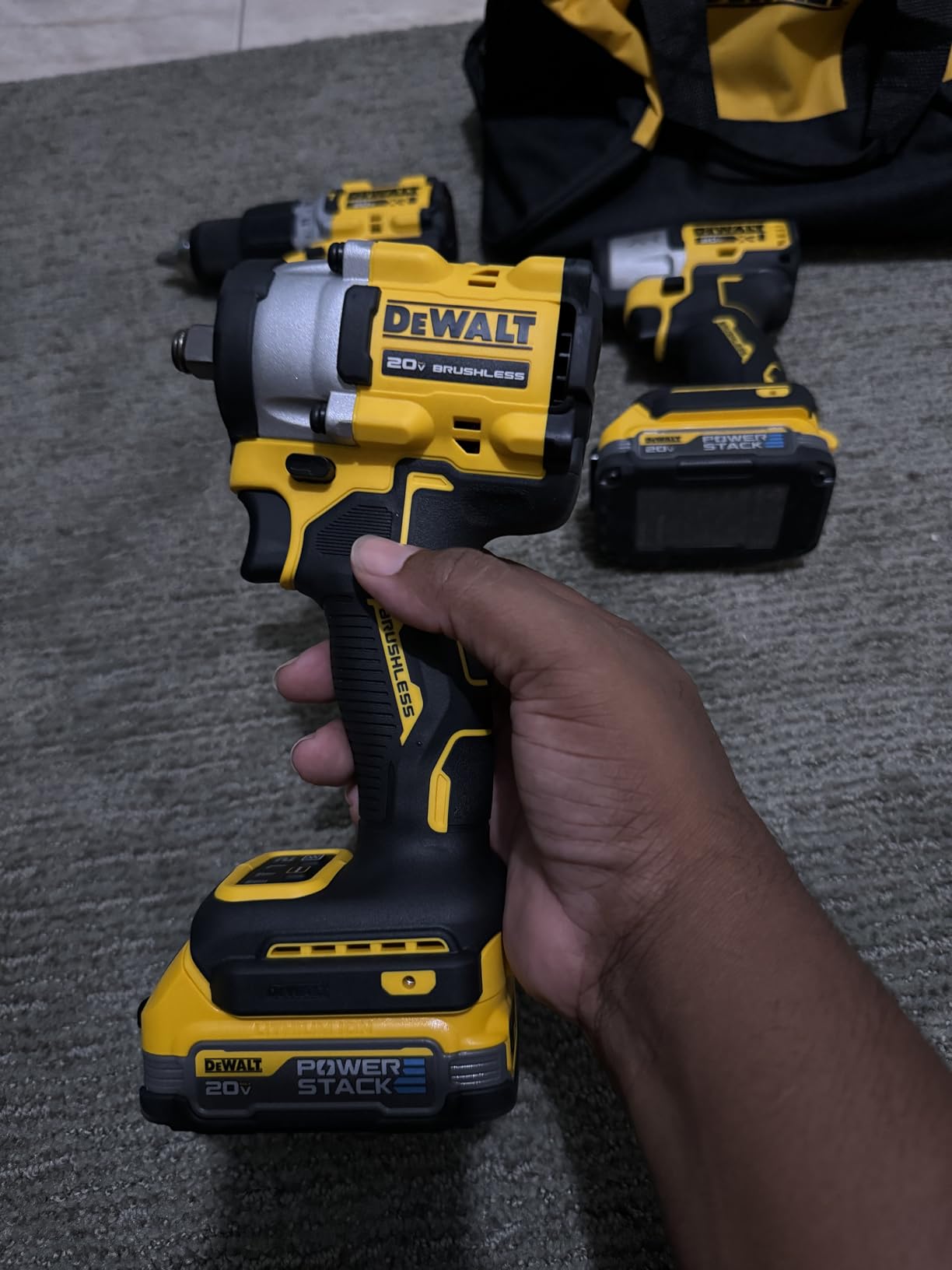 DEWALT ATOMIC 20V MAX* 1/2 in. Cordless Impact Wrench with Hog Ring Anvil (Tool Only) (DCF921B) customer photo 1