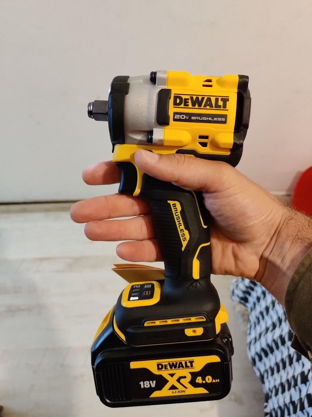 DEWALT ATOMIC 20V MAX* 1/2 in. Cordless Impact Wrench with Hog Ring Anvil (Tool Only) (DCF921B) customer photo 2