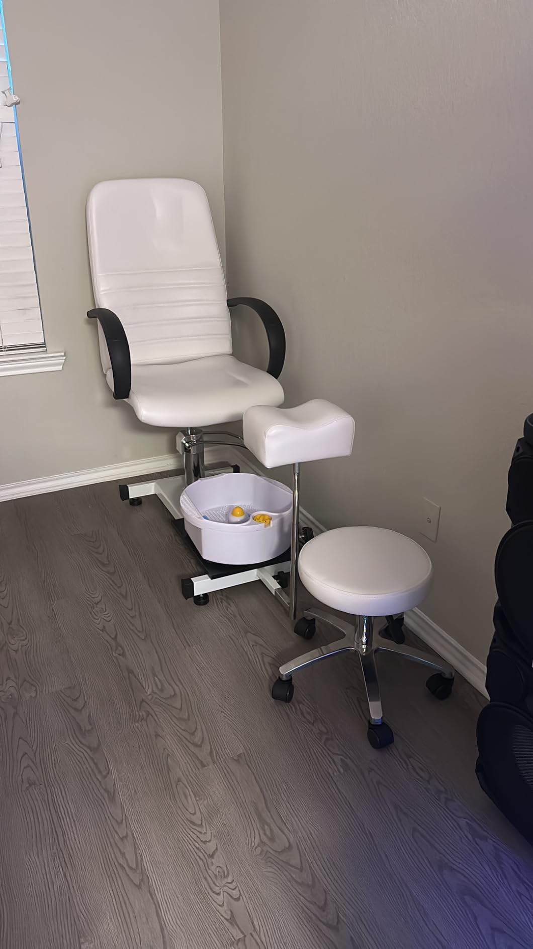 OmySalon Pedicure Chair White with Stool & Bubble Massage Foot Bath, Hydraulic Pedi Chair for Nail Tech, Beauty Spa Salon Unit Station Technician Supplies customer photo 2