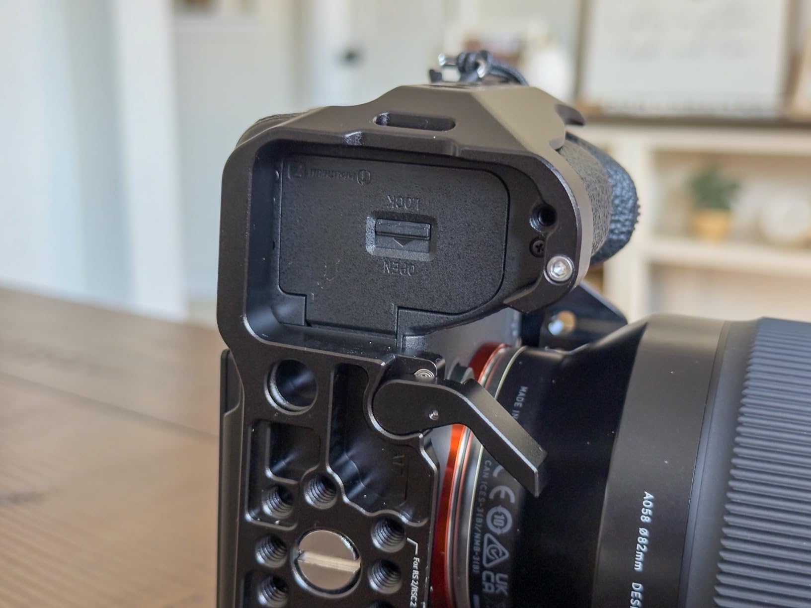 SmallRig HawkLock Quick Release Cage for Sony Alpha 7 Series | for Sony Alpha 7R V/ Alpha 7 IV/ Alpha 7S III/ Alpha 1 / Alpha 7R IV/ Alpha 7 V, Built-in Quick Release Plate for Arca customer photo 2