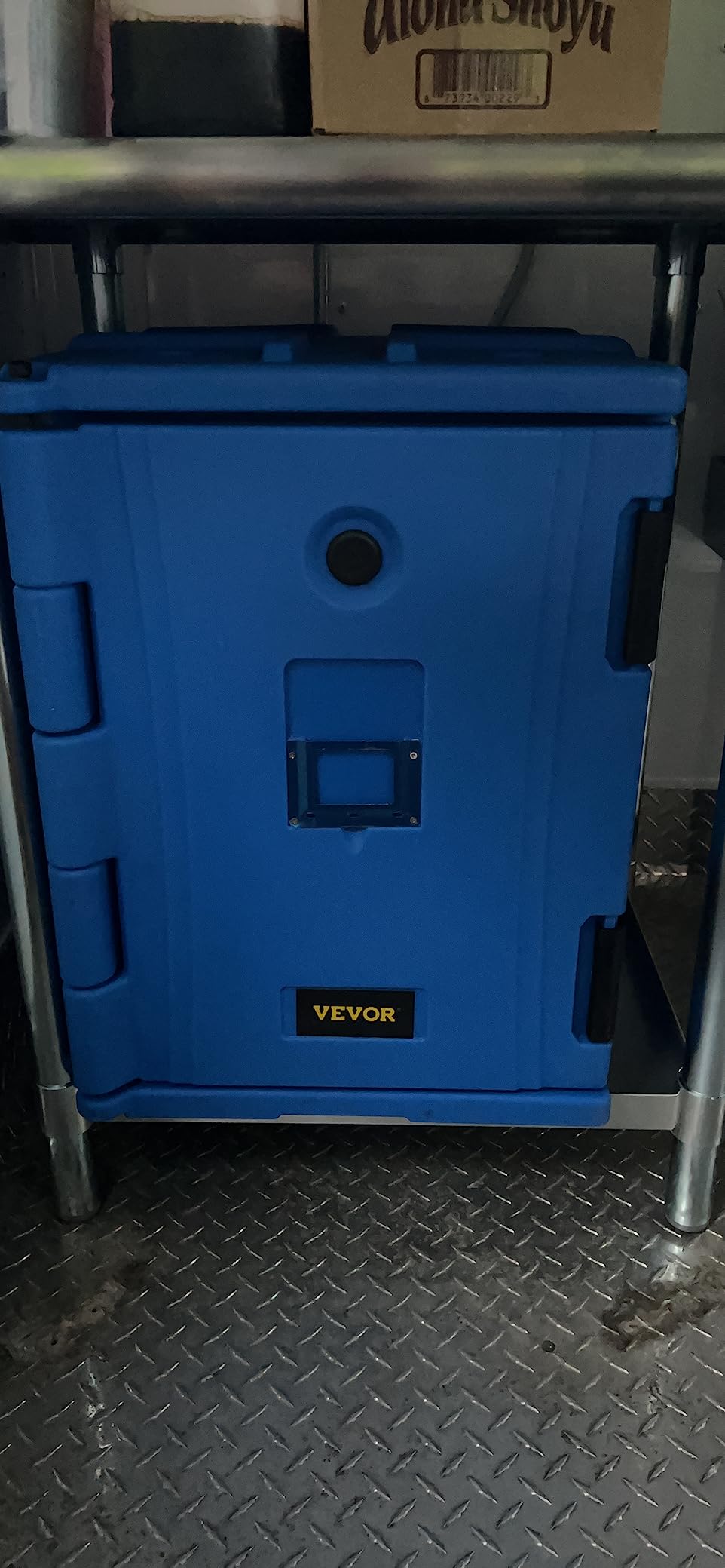 VEVOR Insulated Food Pan Carrier, 95 Qt Hot Box for Catering, LLDPE Food Box Carrier w/Double Buckles, Front Loading Food Warmer w/Handles, Stackable End Loader for Restaurant, Canteen, etc. Black customer photo 1