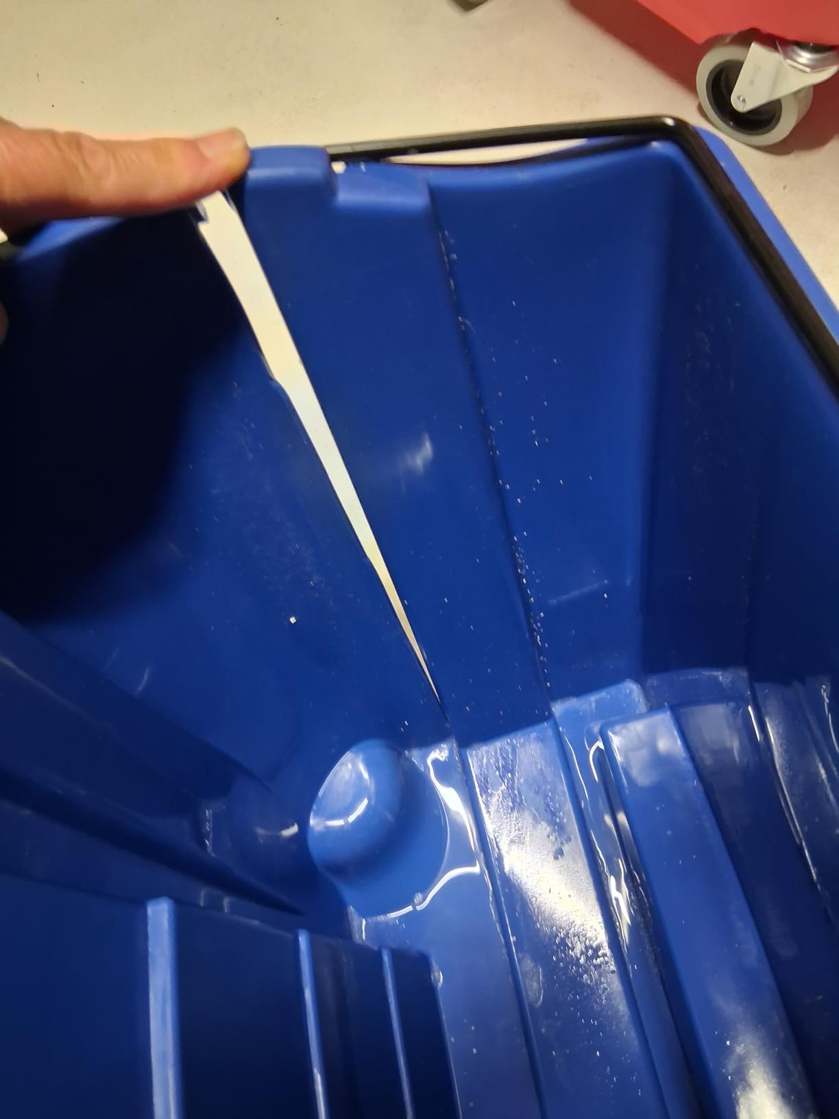 SPARTA 35 Qt Mop Bucket System with Wringer and Insert, Black | OmniFit, Polypropylene, 200,000-Cycle Wringer, Clean and Soiled Water Separation, Non-Marking Swivel Casters customer photo 1
