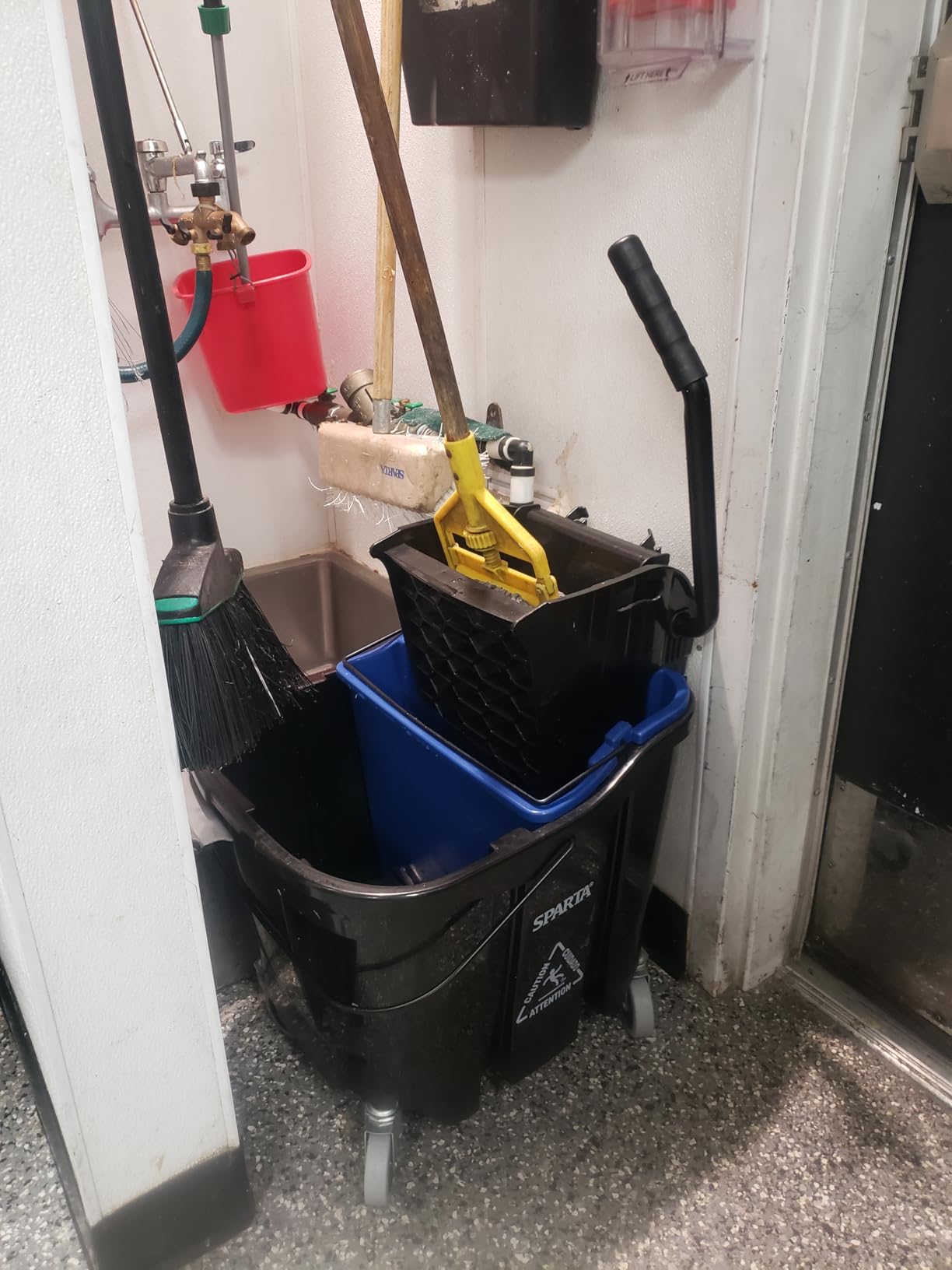 SPARTA 35 Qt Mop Bucket System with Wringer and Insert, Black | OmniFit, Polypropylene, 200,000-Cycle Wringer, Clean and Soiled Water Separation, Non-Marking Swivel Casters customer photo 2