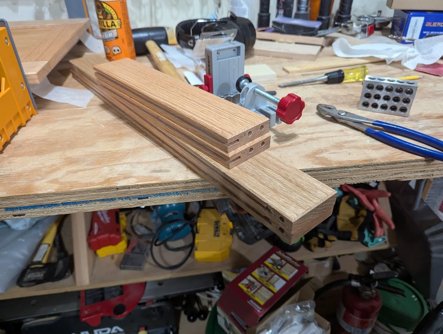 Milescraft 1334 Joint Master - Self-Clamping Aluminum Doweling Jig. Creates Edge, Corner, and Surface Joints. Includes Centering Spacers. For 1/4in, 5/16in, and 3/8in Dowel Pins customer photo 1