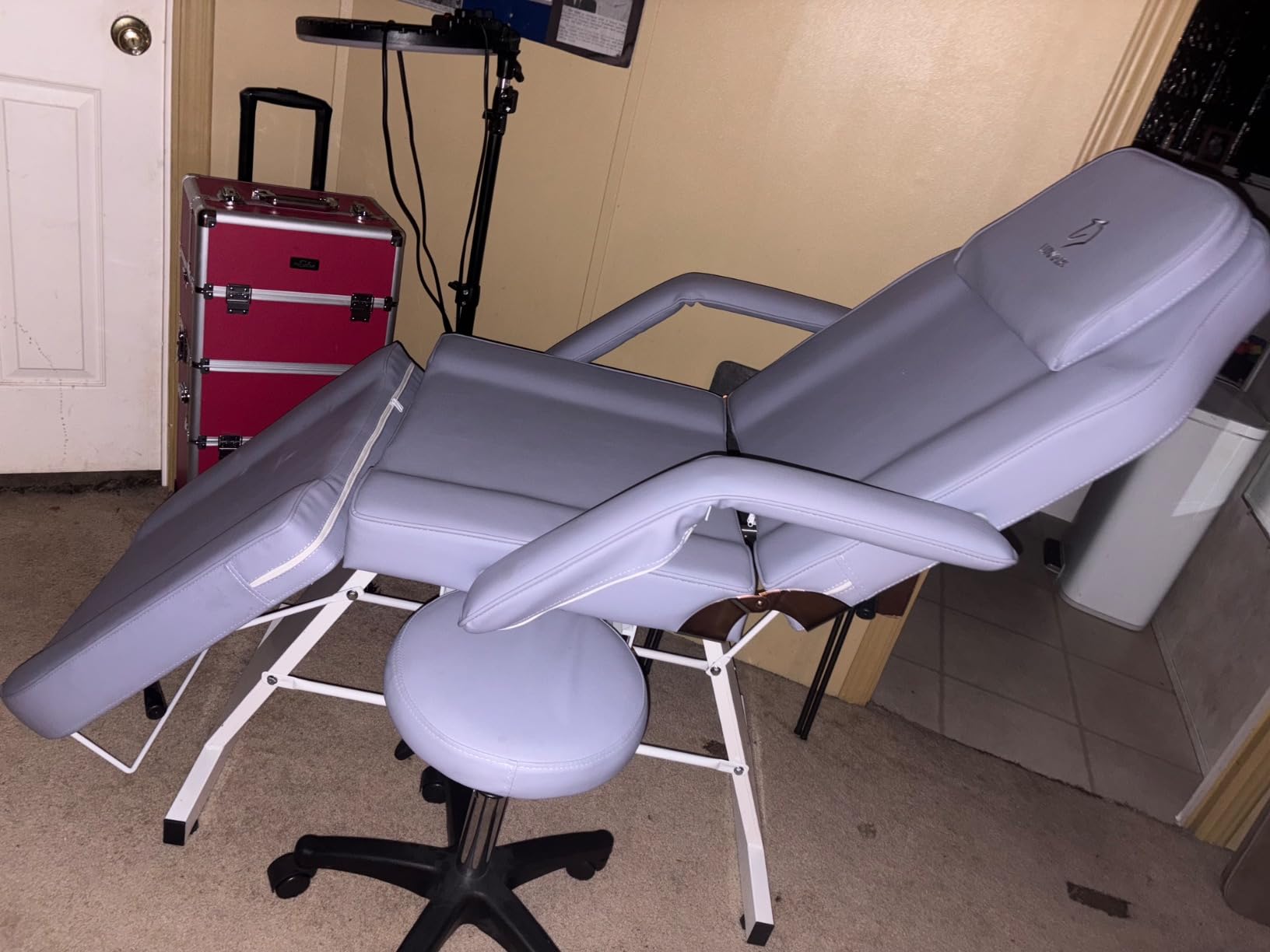 Facial Chair, 73