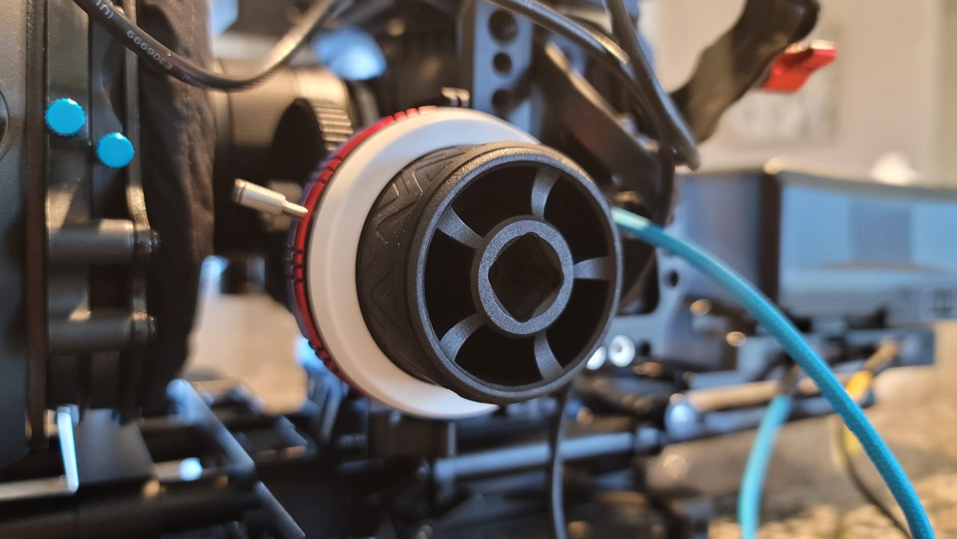 Nitze Mini Follow Focus, with 15mm Rod and Rod Clamp, Gear Ring Belt, 3 Reversible Drive Gears and 2 Marking Disks, Supports A/B Hard Stops and 360 Infinity Zoom - MF15C customer photo 2
