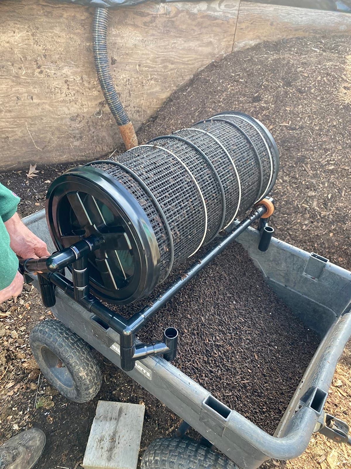 Rolling Garden Sifter with 1/2 in. Heavy Duty Screen and Accessories (1/4 in. Screen, Removeable Top, & Holding Bands) customer photo 1