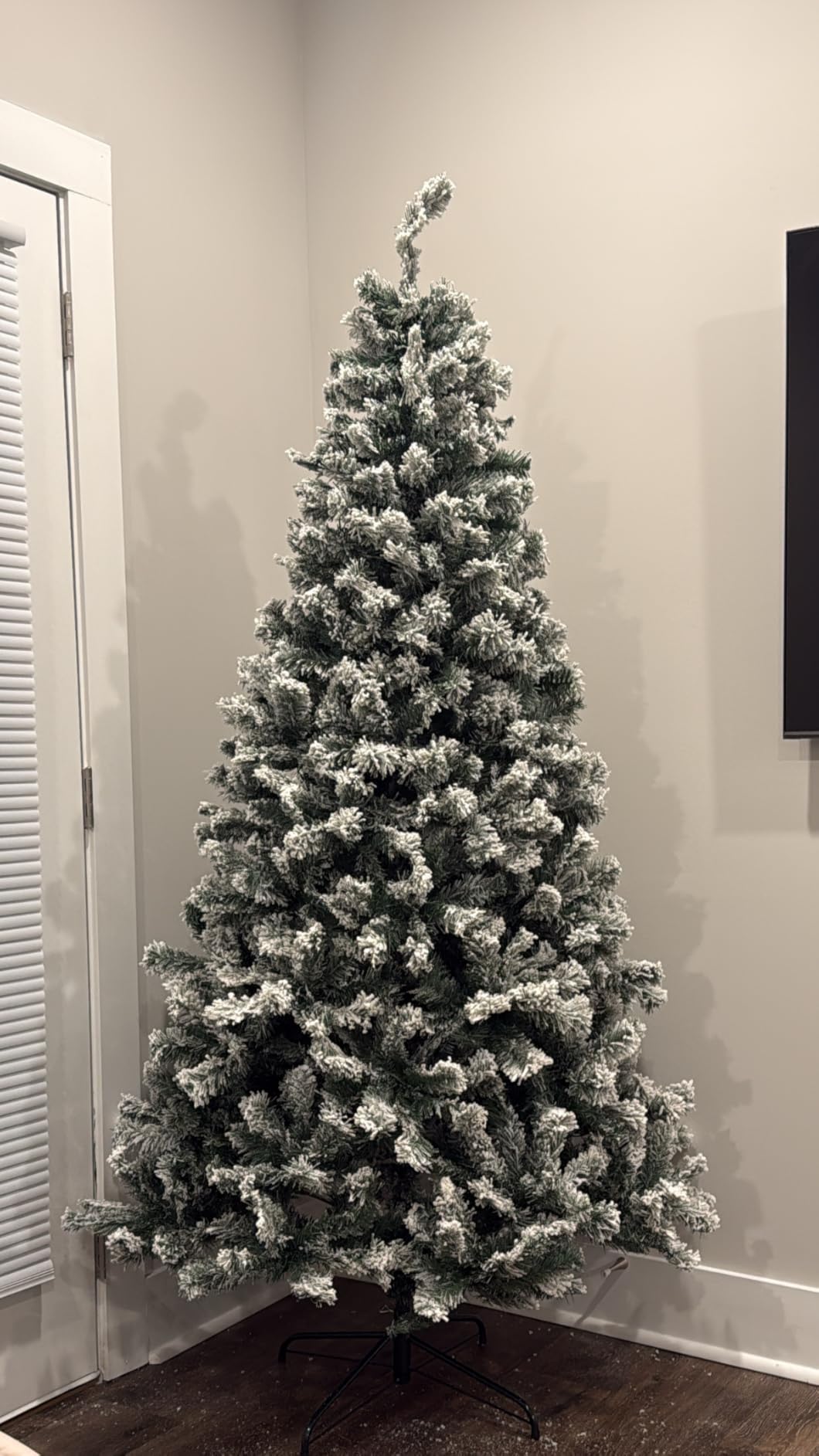 Best Choice Products Artificial Flocked Christmas Tree, 4.5ft Premium Unlit Pine Holiday Decor w/Full Branches, Metal Stand - Green customer photo 1