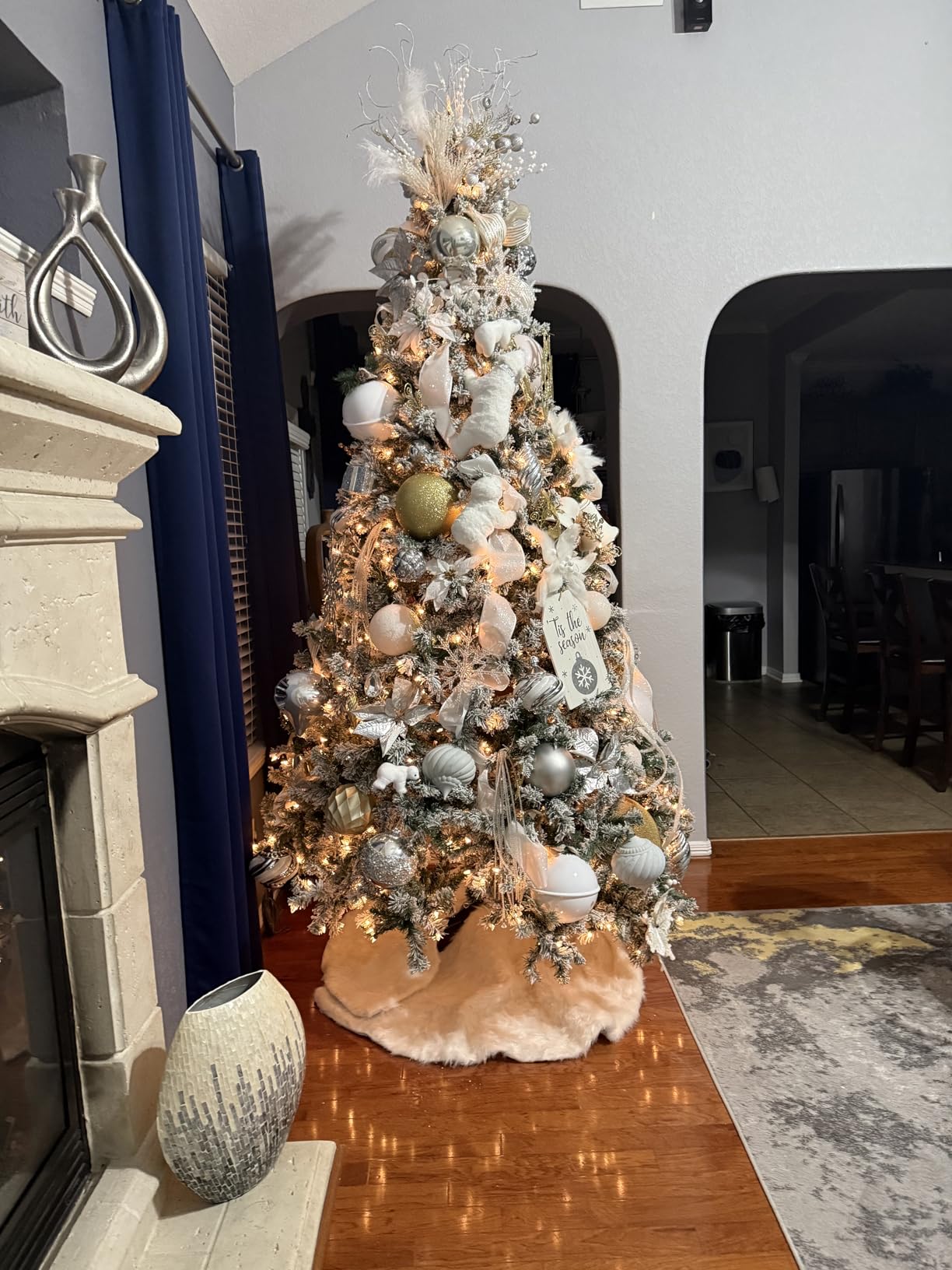 Best Choice Products Pre-Lit Artificial Christmas Tree, 4.5ft Snow Flocked Design Pine Tree, Full Appearance Snowy w/Easy Assembly, Metal Stand customer photo 2