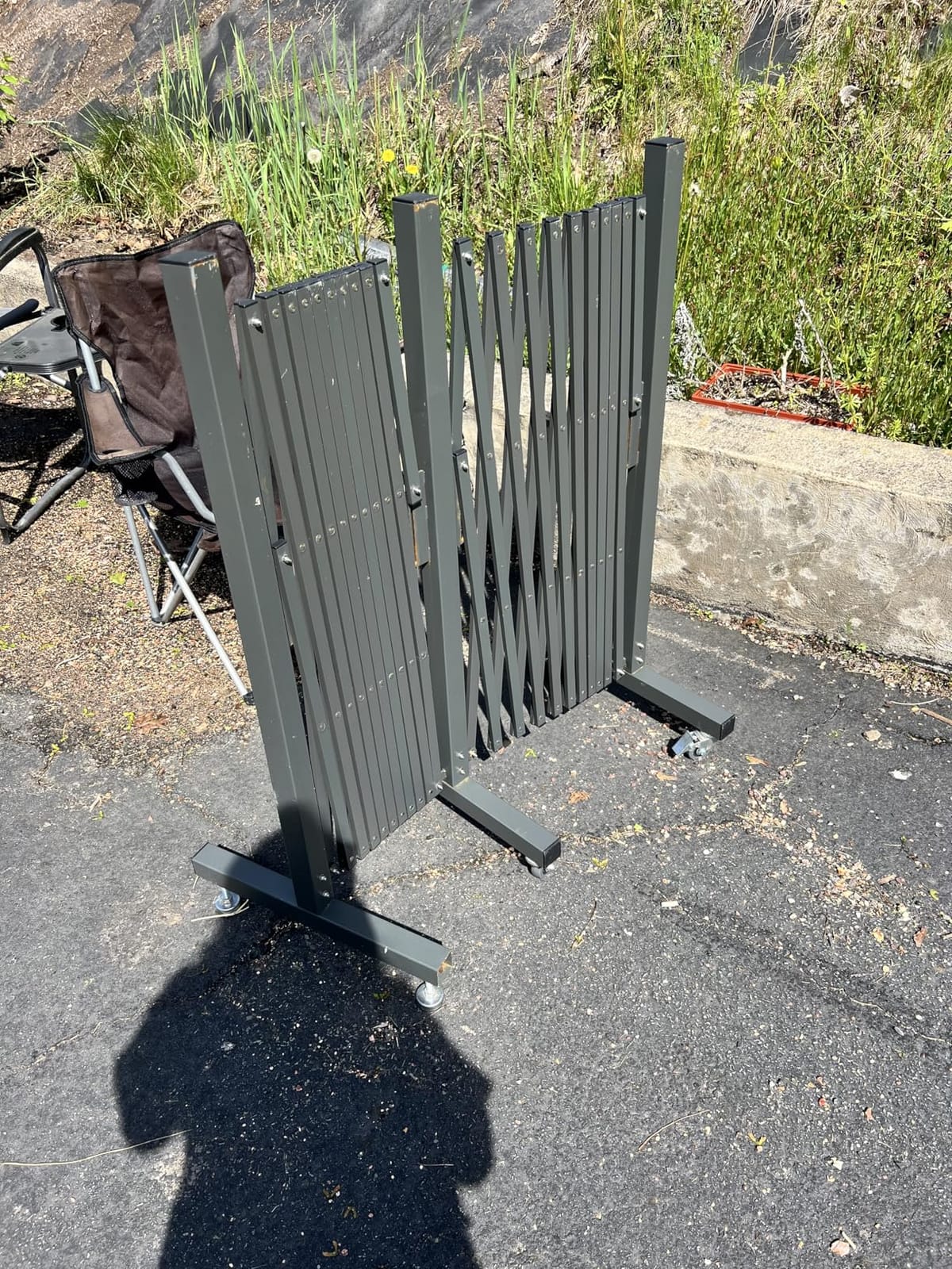 GYMTIME Industrial Expandable Metal Barricade, 16 Feet, Easily Assembled Safety Barrier with Casters customer photo 2