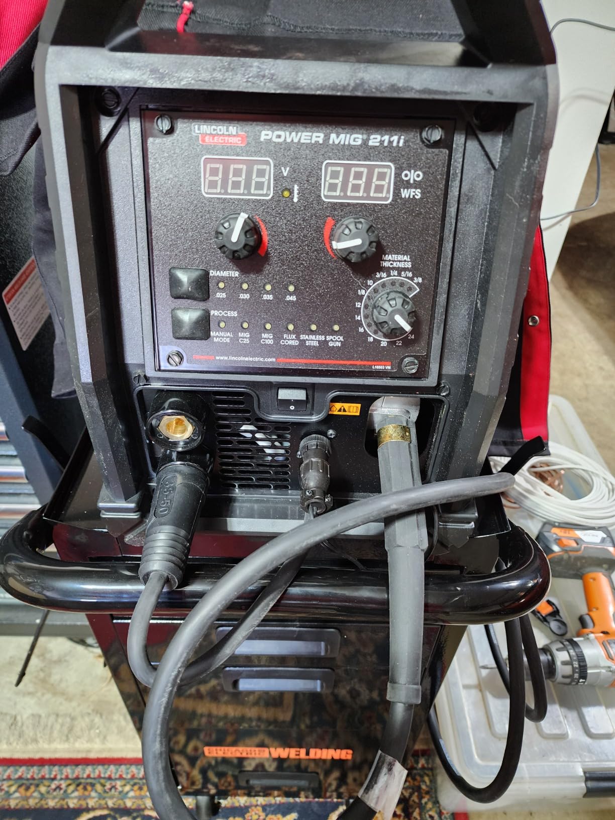 Lincoln Electric Power MIG 211i MIG Welder, Dual-Voltage 120/230 V, 20-211 A Output, Flux-Cored Ready, Portable 41 lb customer photo 1