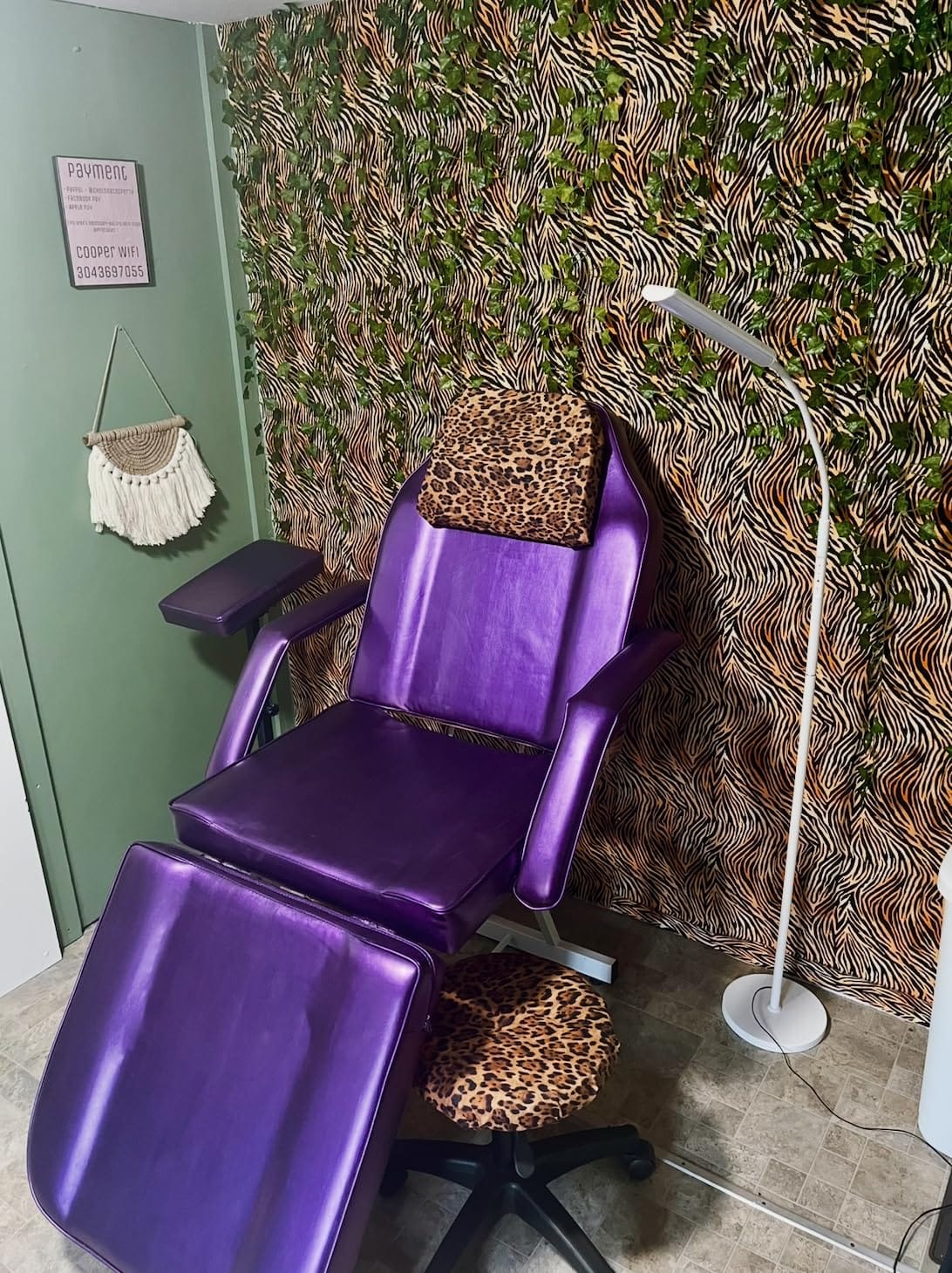 LOUVIXA Tattoo Chair, Adjustable Facial Chair 73 Inch Salon Bed with Hydraulic Stool for Professional Massage Beauty Spa (Black) customer photo 2