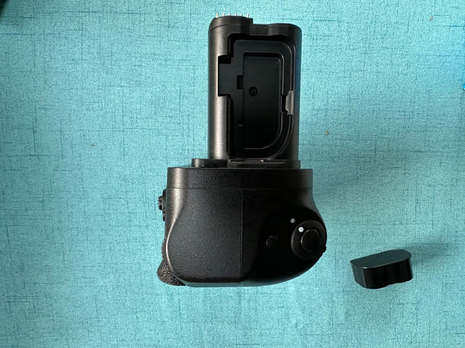 Hersmay BG-R10 Vertical R5/R6 Battery Grip for Canon EOS R5 R5C R6 R6II DSLR Camera, Replace for Canon BG-R10 Battery Holder for Up to Two LP-E6 LP-E6NH LP-E6N Batteries customer photo 1
