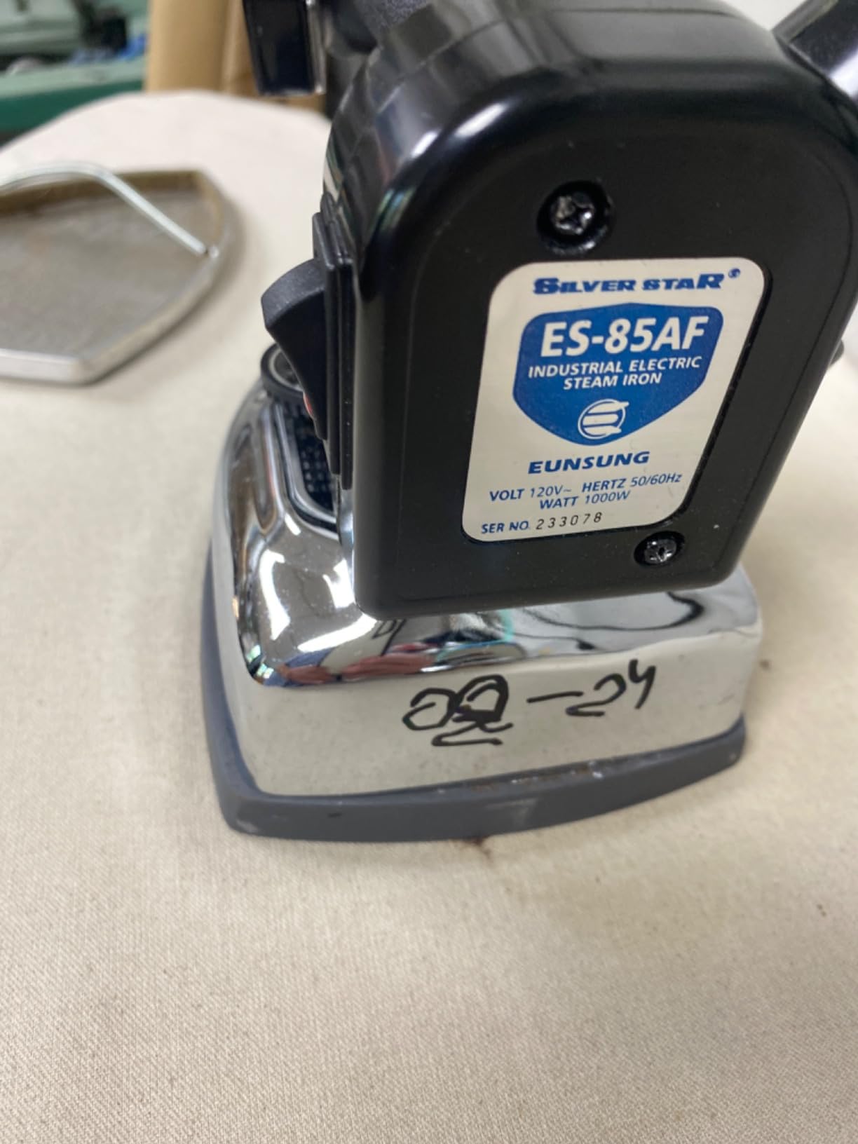 Silver Star ES-85AF Steam Iron - 110 Volt Gravity Fed Hanging Bottle Clothes Iron with Non-Stick Laminate Sole Plate customer photo 1