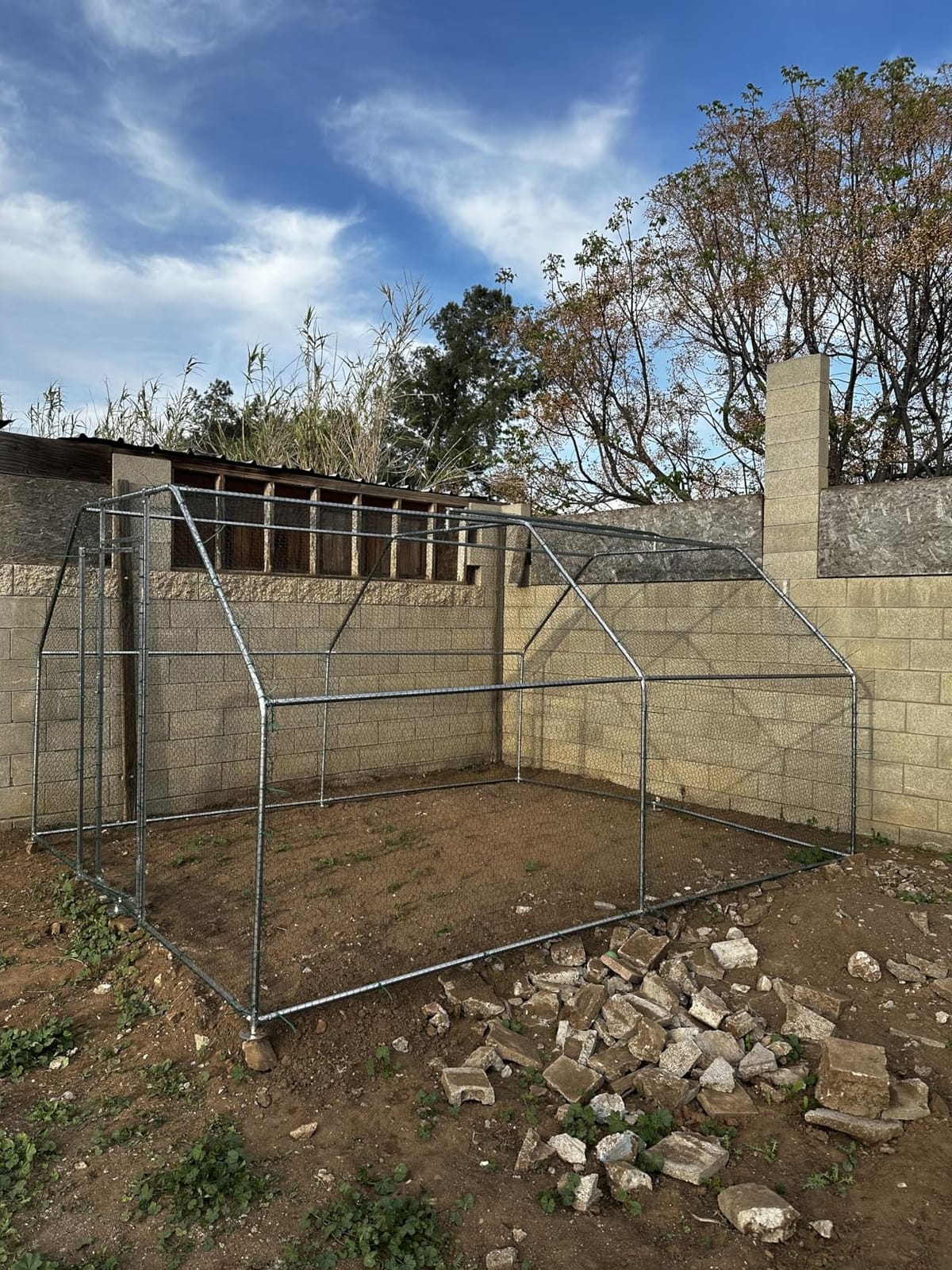 CHIKENCOOP 9.8 x 6.5 x 6.5 ft Metal Chicken Coop, Chicken Run with Cover | Walk-in outdoor enclosure with waterproof UV-resistant cover, reinforced frame, and 47 x 40 in eucalyptus perch customer photo 1