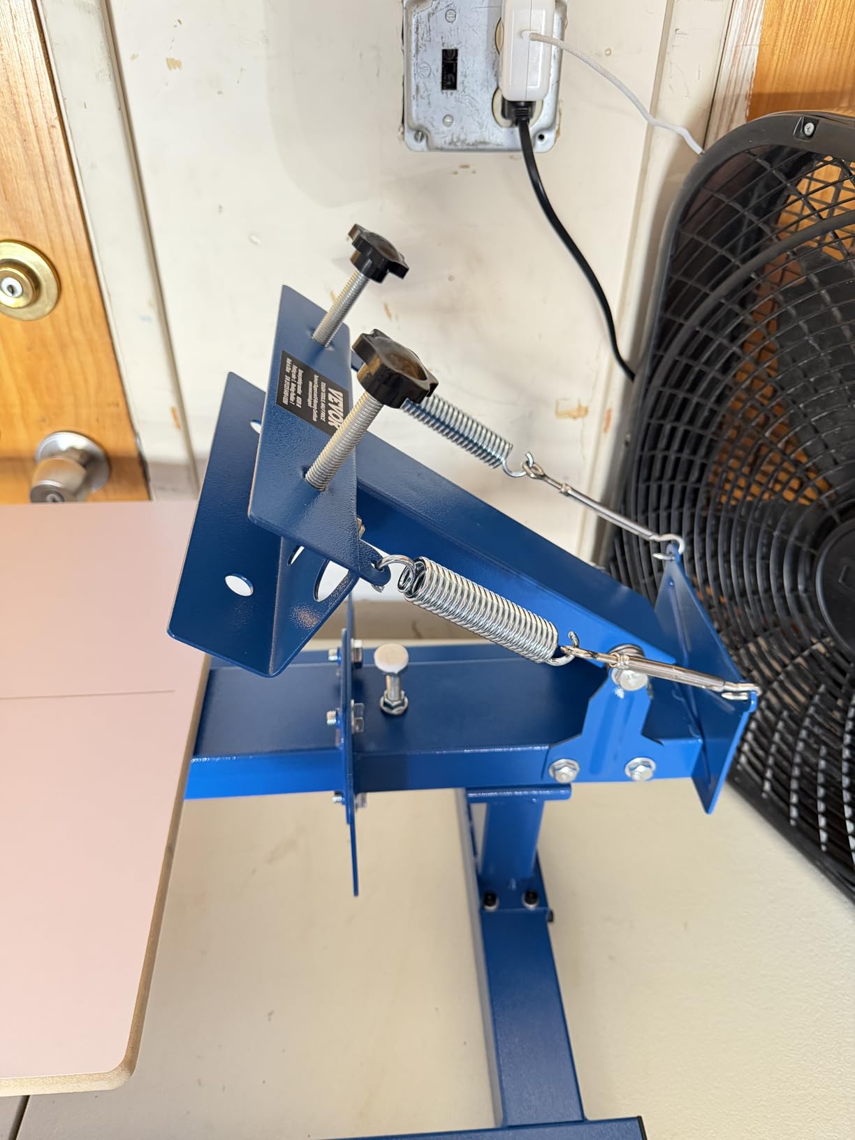 VEVOR Screen Printing Machine 1 Color 1 Station Silk Screen Printing Press, 21.2 x 17.7 in, Double-Layer Positioning Pallet customer photo 1