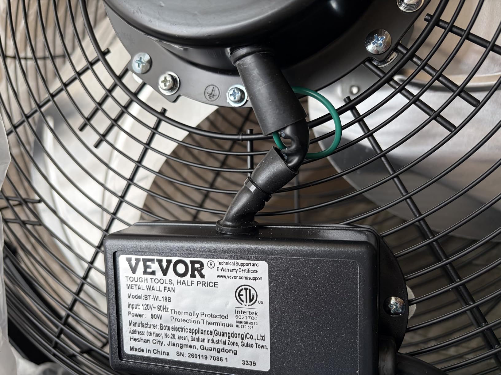 VEVOR 30 Inch Wall-Mount Misting Fan, 3-speed IP44 Waterproof Oscillating, Max. 9500 CFM Wall Mounted Fan for Outdoor, Commercial, Residential, Greenhouse, Workshop, Patio, Black, ETL Listed customer photo 2