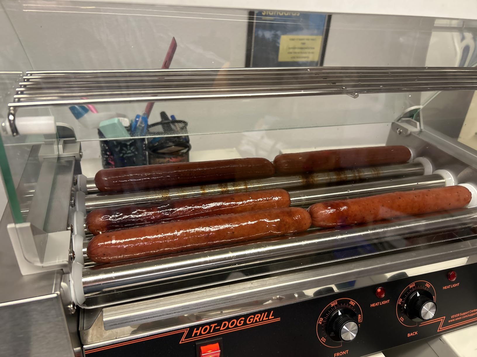 VEVOR Hot Dog Roller 5 Rollers 12 Hot Dogs Capacity, 750W Stainless Sausage Grill Cooker Machine with Dual Temp Control Glass Hood Acrylic Cover Bun Warmer Shelf Removable Oil Drip Tray ETL Certified customer photo 1
