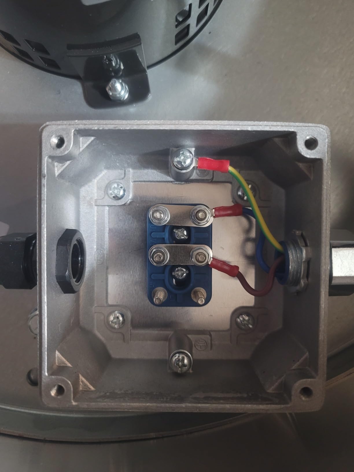 Restaurant Hood Grease Rated Exhaust Fan - Food Truck High Speed Direct Drive Centrifugal Upblast Exhaust Fan 0.5HP 110 Volt Single Phase Motor 1900-2600 CFM customer photo 1