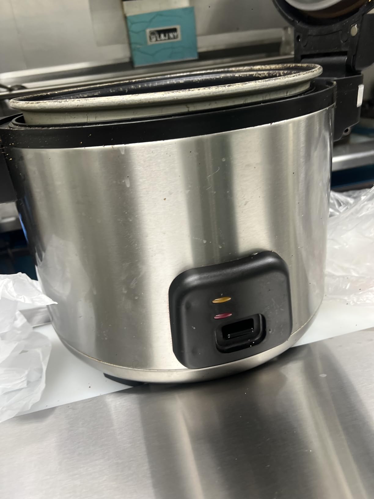 Winco Commercial-Grade Electric Rice Cooker with Hinged Cover, 30 Cup customer photo 1