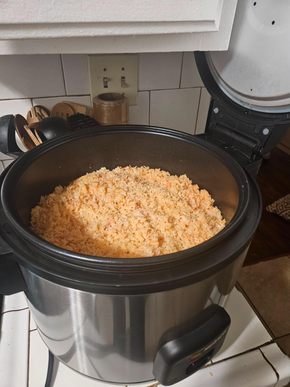 Winco Commercial-Grade Electric Rice Cooker with Hinged Cover, 30 Cup customer photo 2