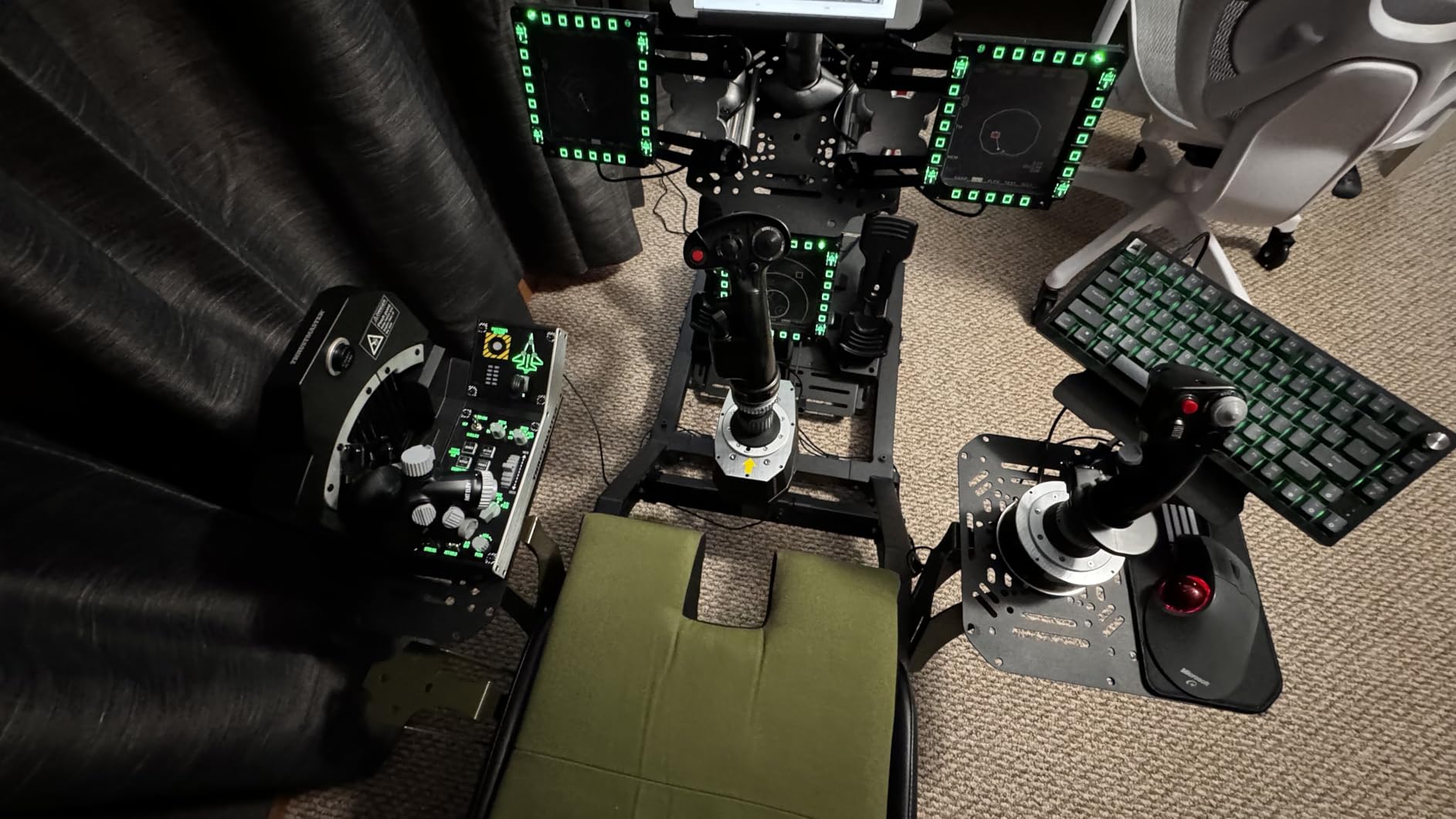 Thrustmaster Viper TQS Mission Pack Metal Throttle Quadrant System - PC | 1:1 replica, 64 action buttons, 6 axes, 16-bit Hall-Effect, hot-swap panel, mini-sticks, trim wheel, chaff and flare switch customer photo 1