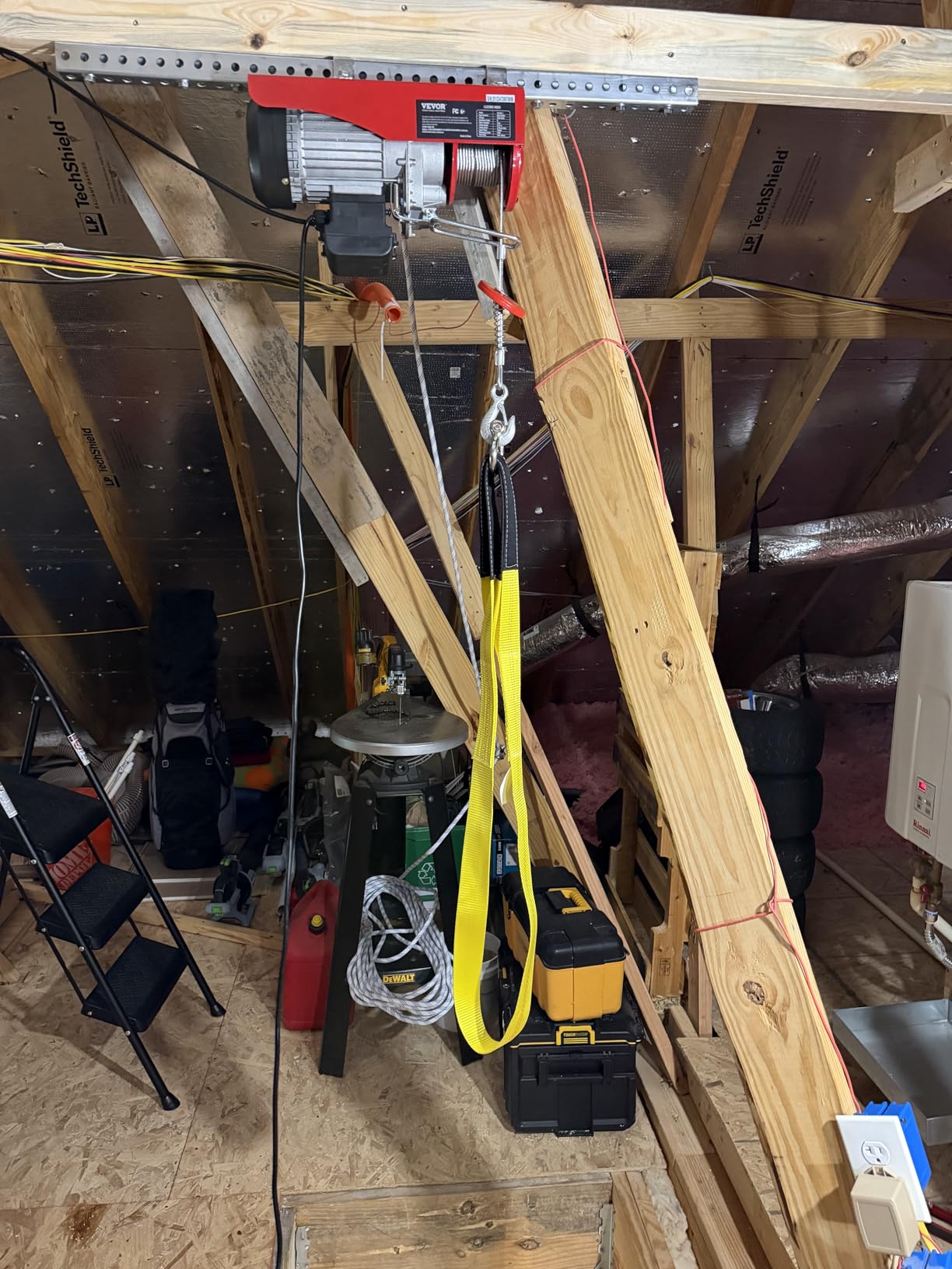 VEVOR Electric Hoist with Remote Control, 1320LBS Electric Winch, 110V Electric Hoist with 14ft Wired Control for Lifting in Factories, Warehouses, Construction Site, Attic customer photo 2
