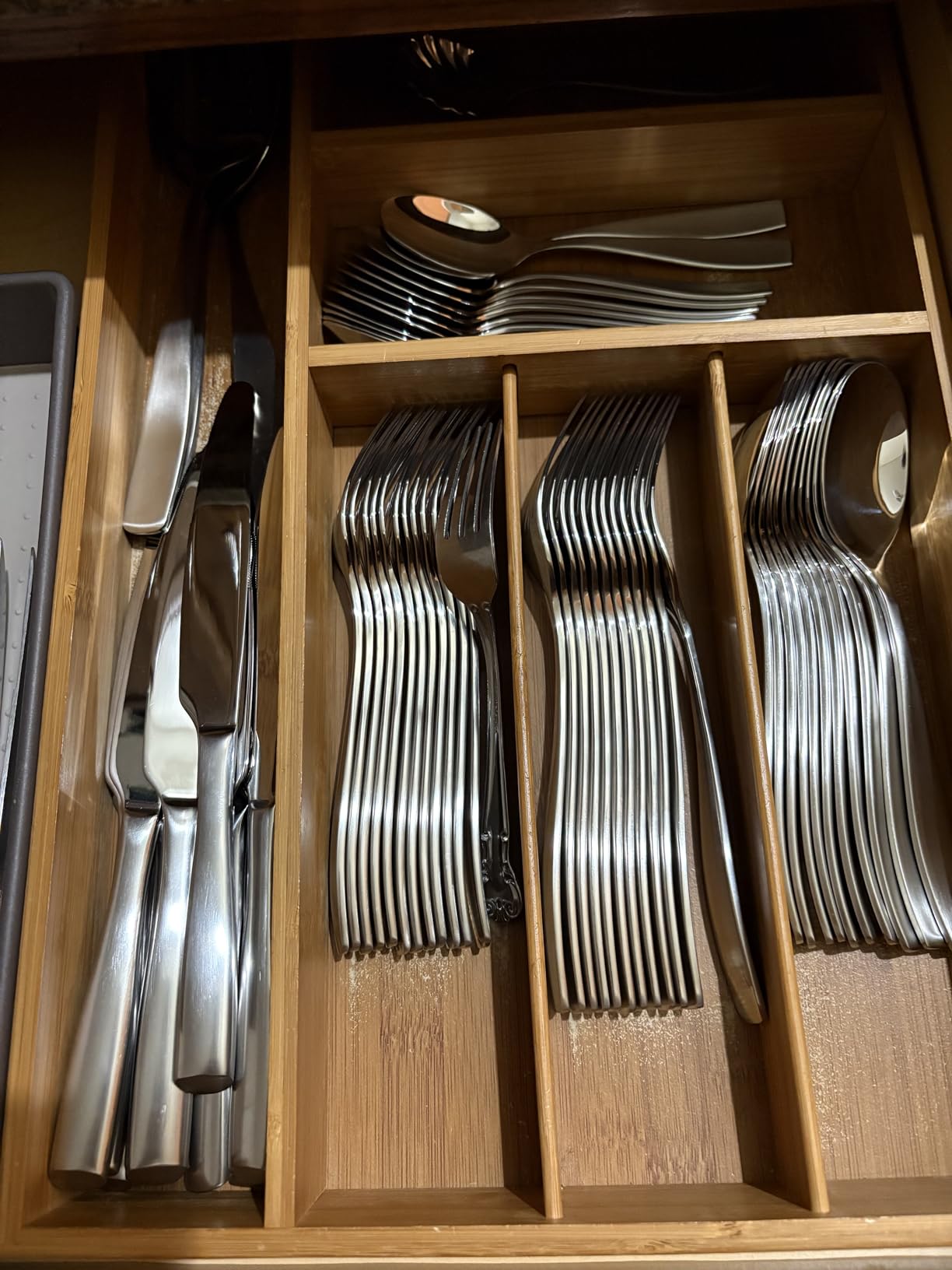 65-Piece 18/10 Stainless Steel Flatware Set for 12, Heavy Duty Silverware Set, Flatware Set with Serving Utensil, High End Mirror Polish and Satin Handle, Dishwasher Safe, Ideal for Gift customer photo 1