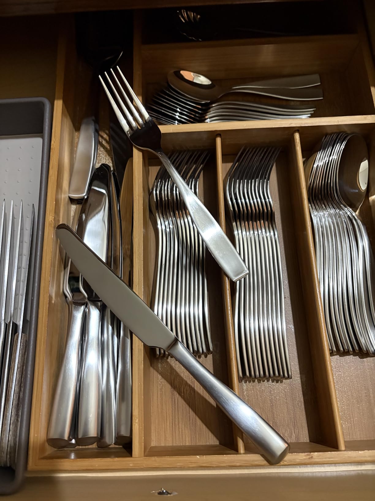 65-Piece 18/10 Stainless Steel Flatware Set for 12, Heavy Duty Silverware Set, Flatware Set with Serving Utensil, High End Mirror Polish and Satin Handle, Dishwasher Safe, Ideal for Gift customer photo 2