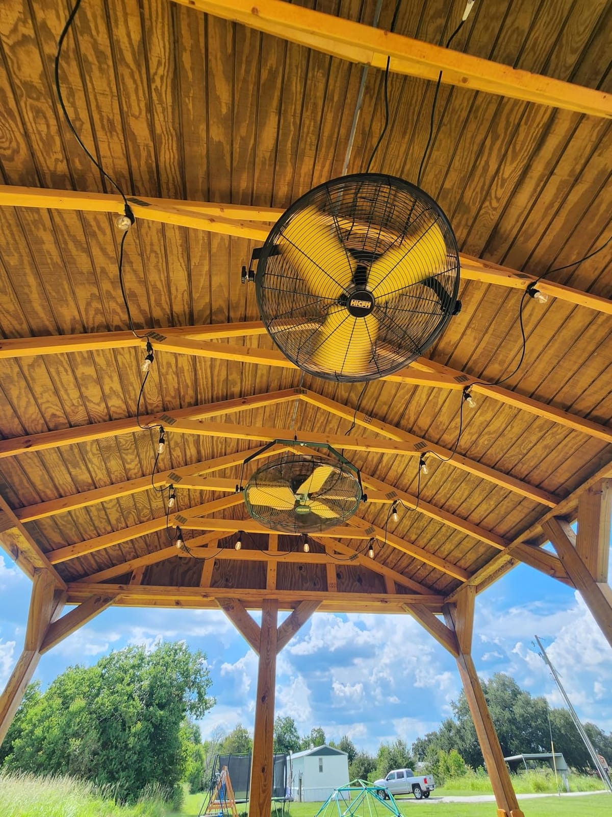 HiCFM 30 inch Misting Outdoor Oscillation Weatherproof Wall Mounted Fan with IP44 Enclosure Motor, GFCI Plug, 9300 CFM 3-Speeds High Velocity Powerful Wall Fan, UL Outdoor Approved customer photo 1