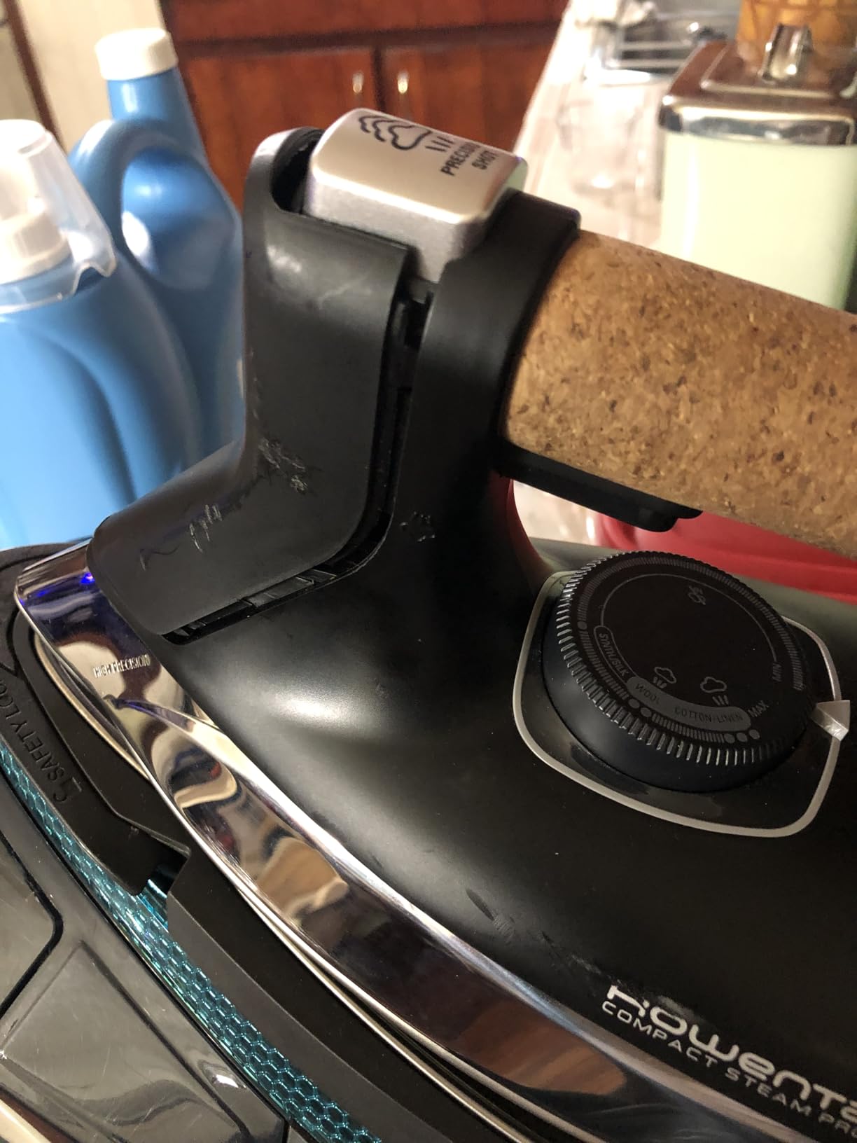 Rowenta Ultimate Steam Pro Stainless Steel Soleplate Professional Steam Station for Clothes, 1800 Watts, 1.3L Removable Tank, Boiler Technology, Fast Heat Up, Black Clothes Iron, DG8668 customer photo 1