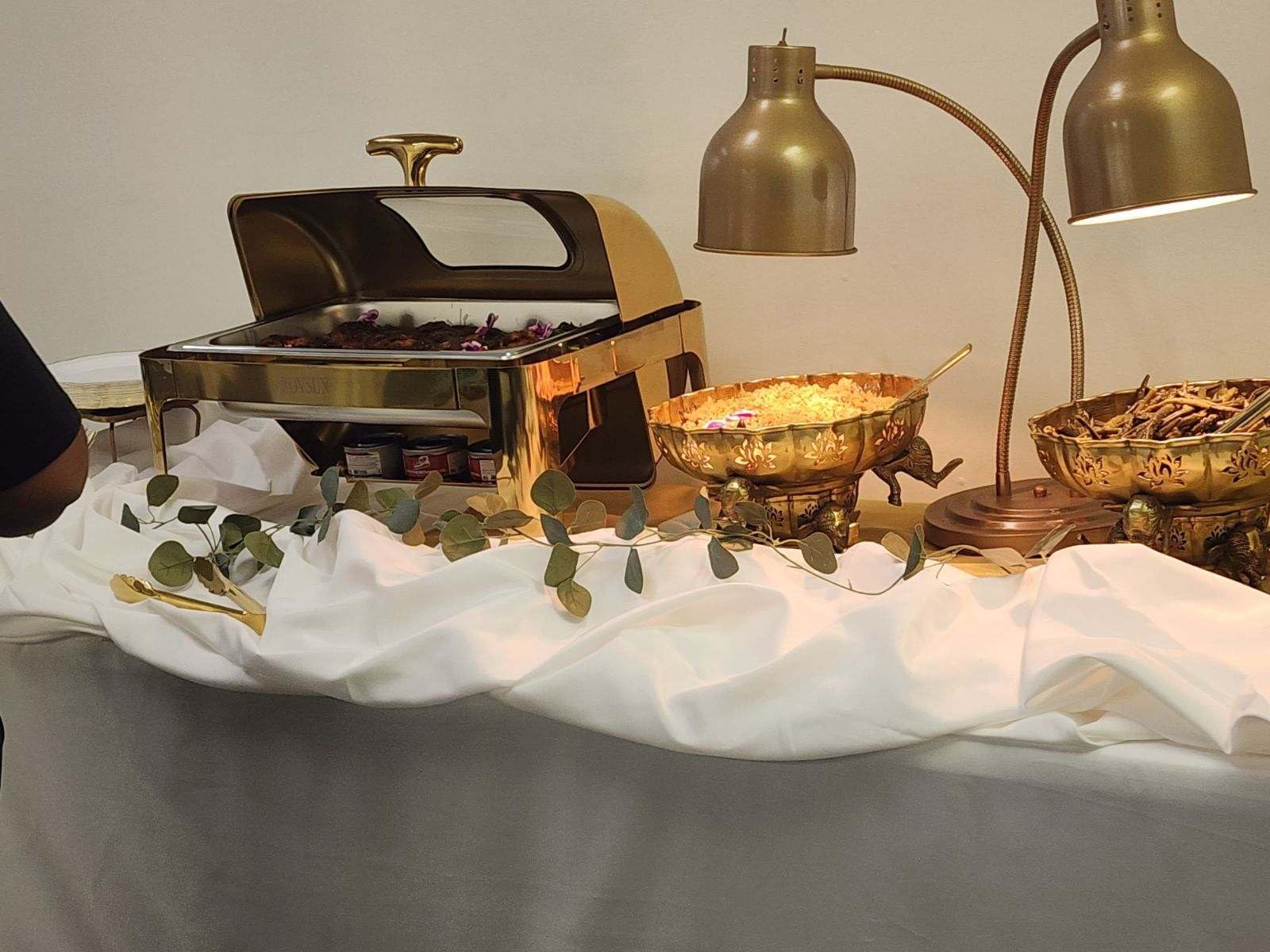 ROVSUN 9QT Chafing Dishes for Buffet, Roll Top Chafing Dish Buffet Set, Stainless Steel Buffet Warmer Chafers and Buffet Warmers Sets with Glass Window for Catering Events Parties Weddings, Gold customer photo 2